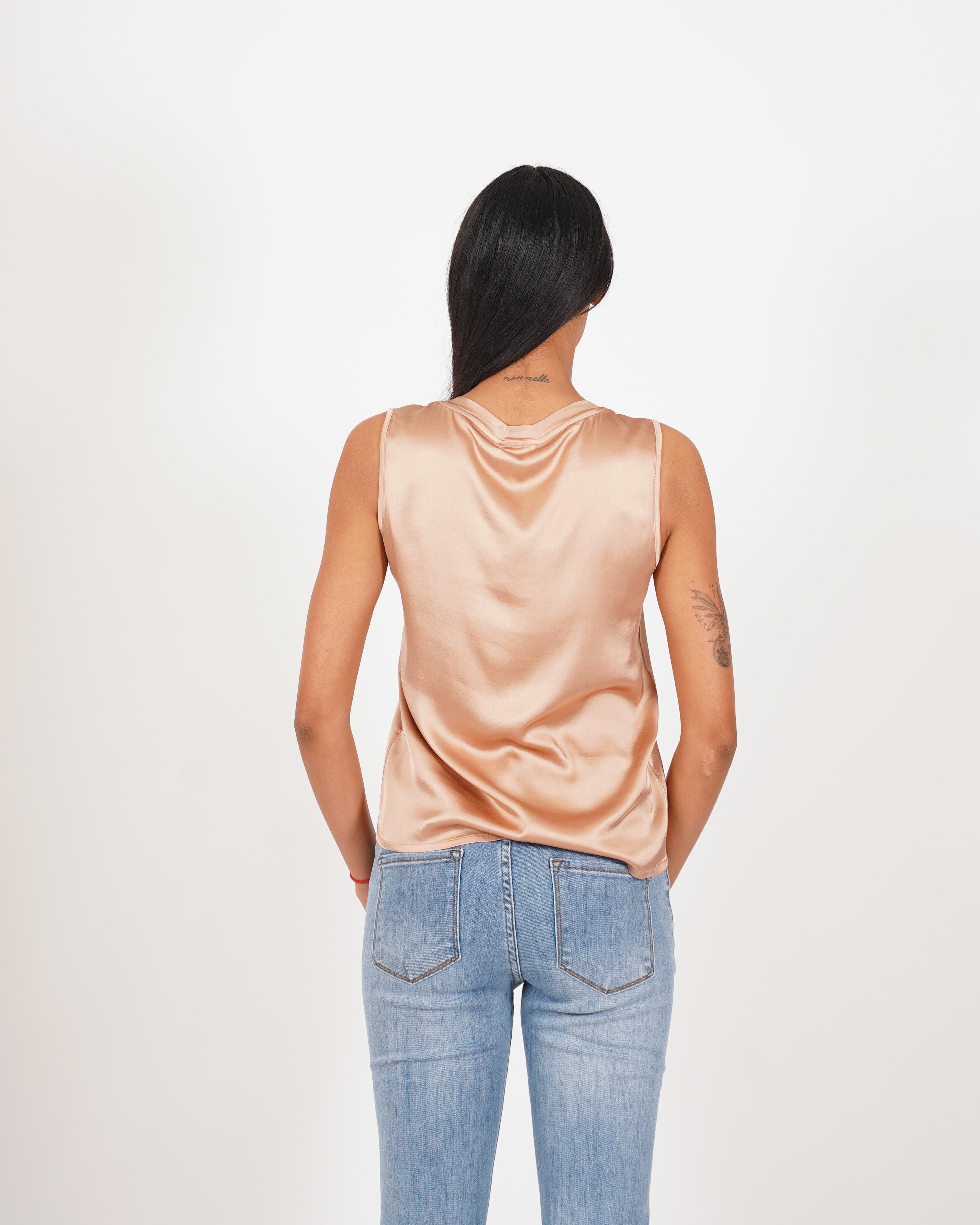 Blusa smanicata girocollo in raso - Giada