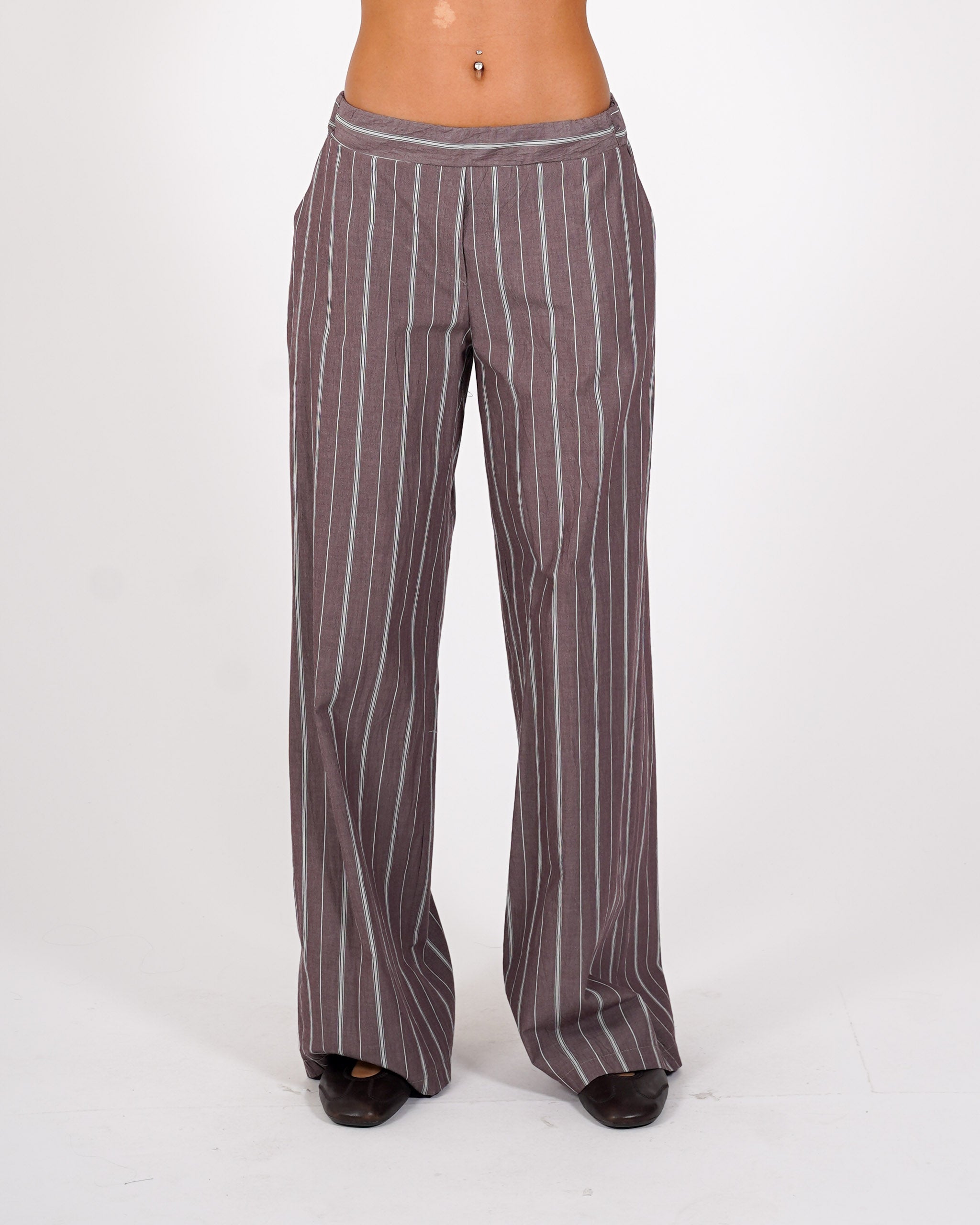 Pantaloni rigati con baschina e gamba larga - Filippa