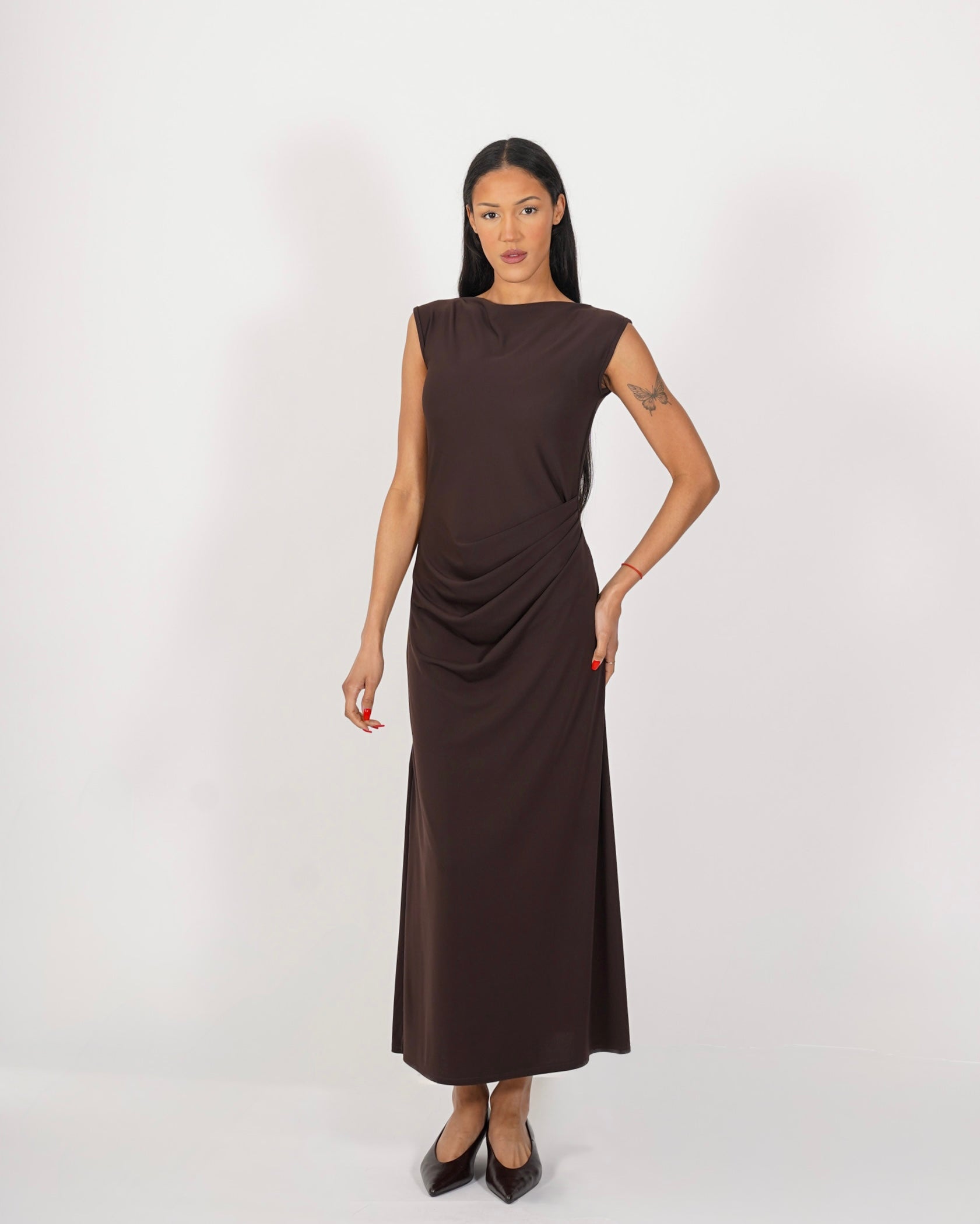 Abito smanicato con scollo a barca e drappeggio laterale - Sveva