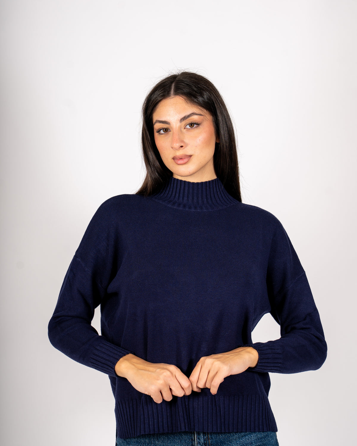 Maglia collo alto con spacchetti sul fondo - Gesso