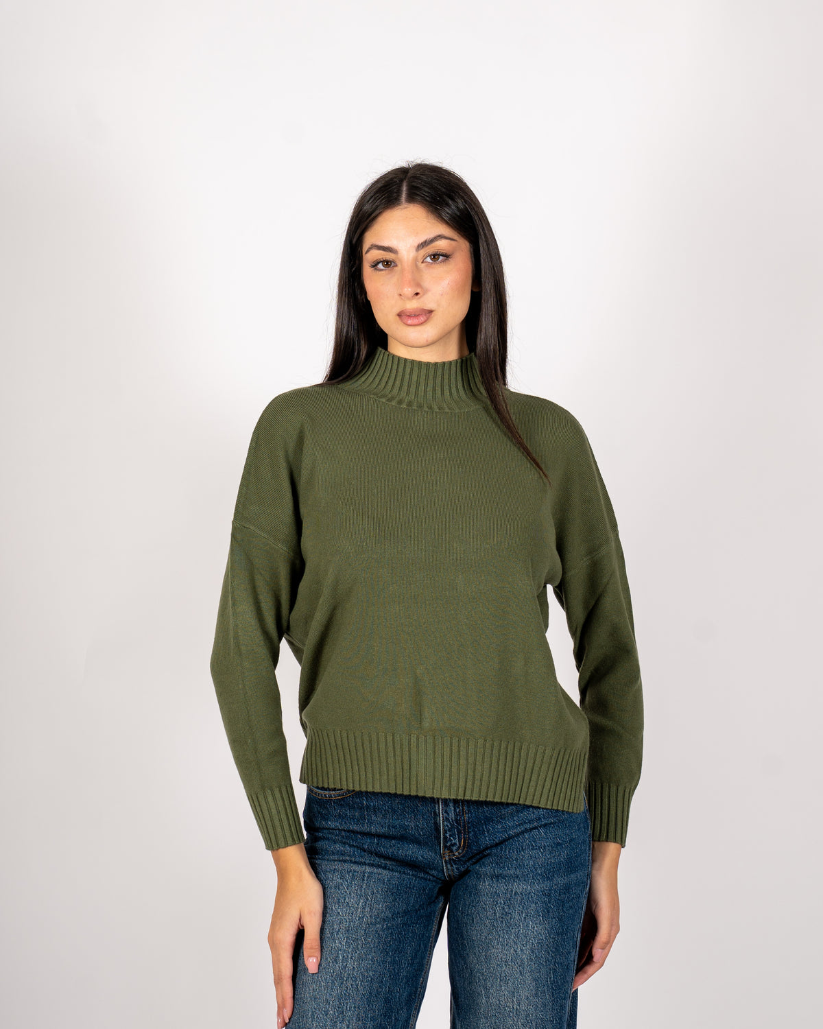 Maglia collo alto con spacchetti sul fondo - Gesso