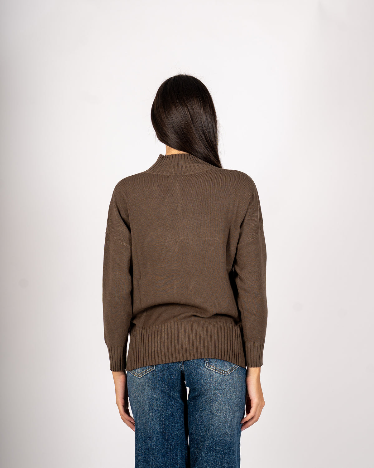 Maglia collo alto con spacchetti sul fondo - Gesso