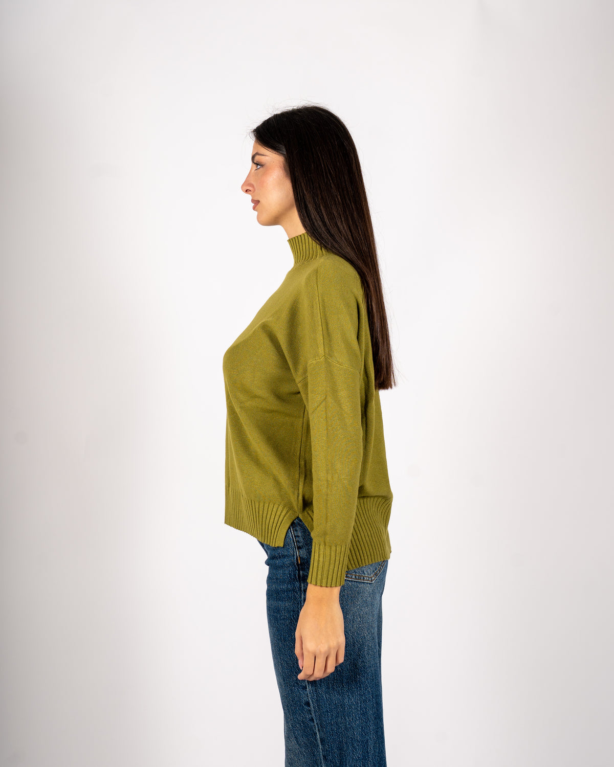Maglia collo alto con spacchetti sul fondo - Gesso