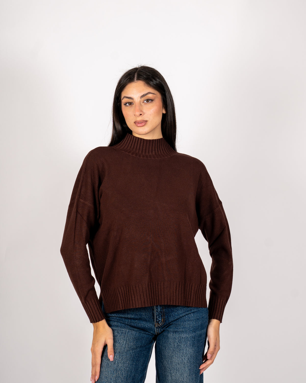 Maglia collo alto con spacchetti sul fondo - Gesso