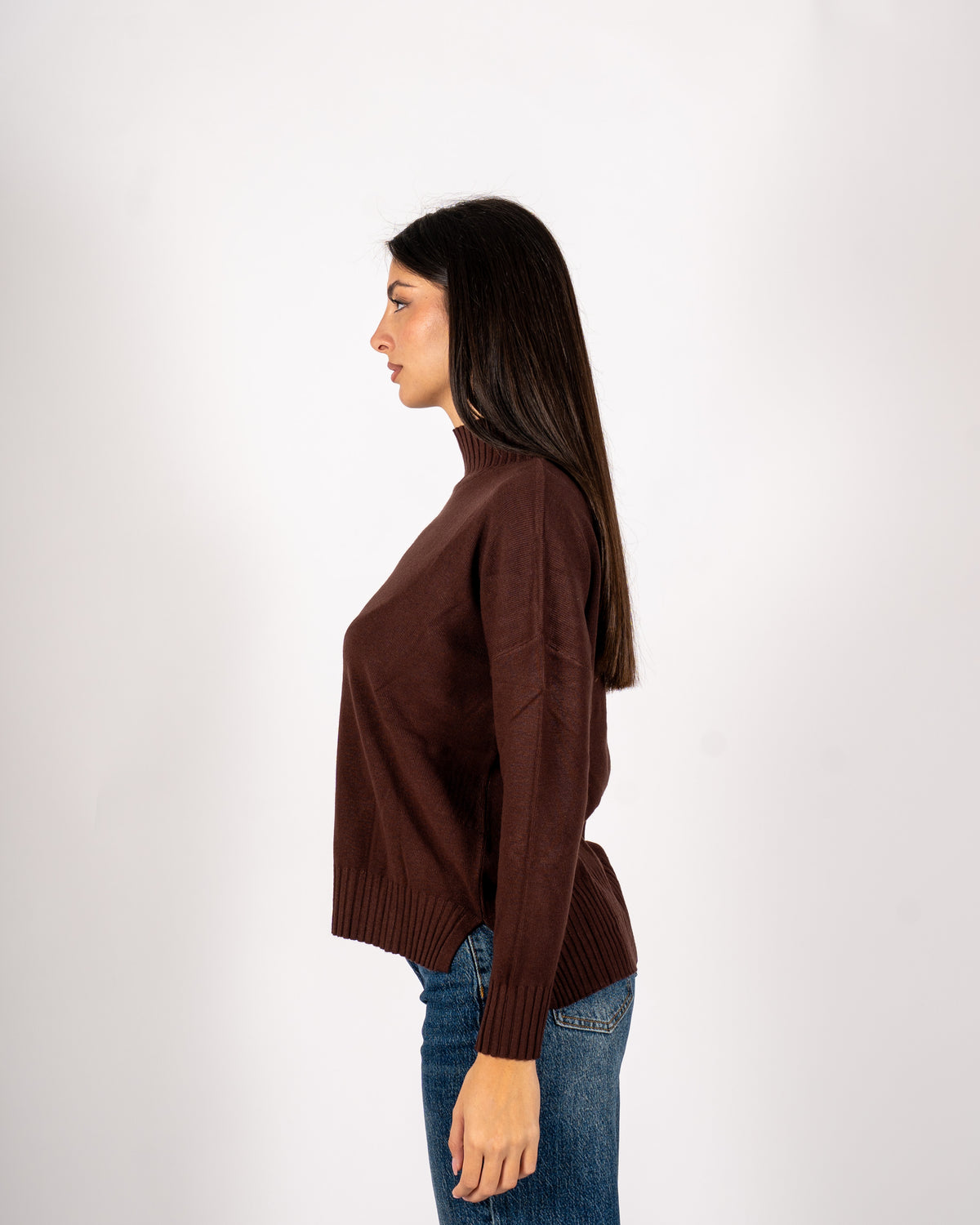 Maglia collo alto con spacchetti sul fondo - Gesso