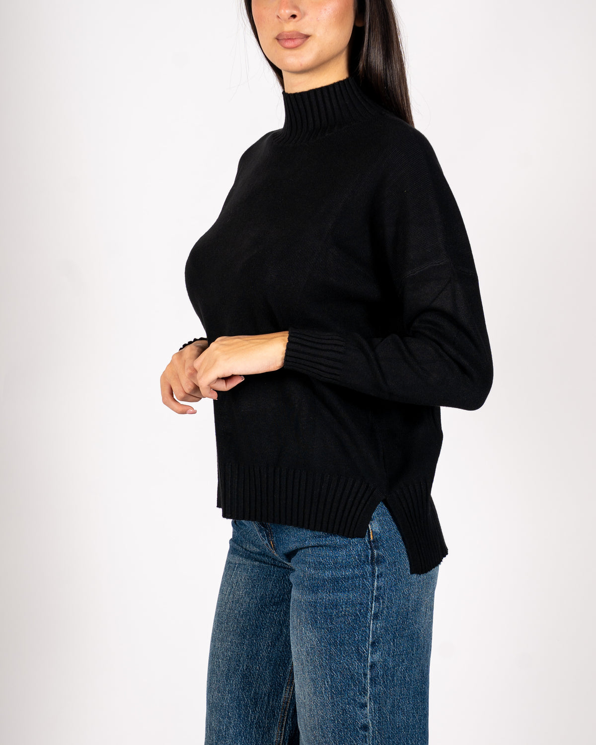 Maglia collo alto con spacchetti sul fondo - Gesso