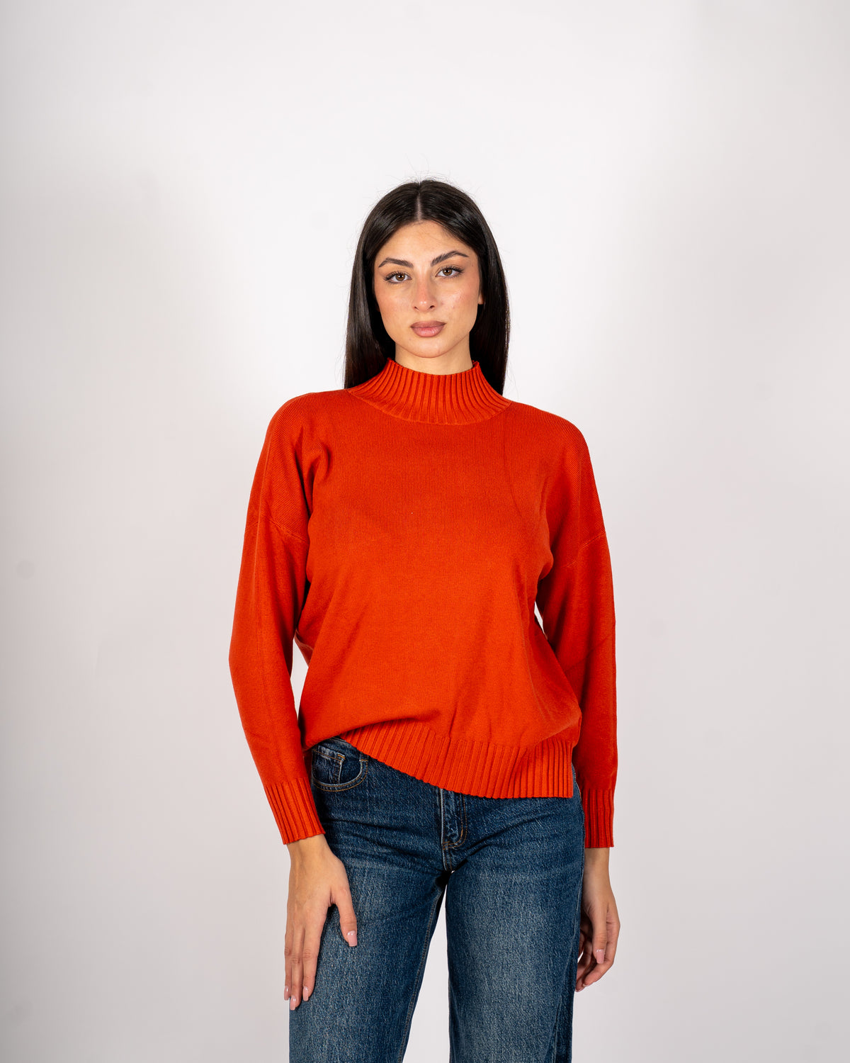 Maglia collo alto con spacchetti sul fondo - Gesso