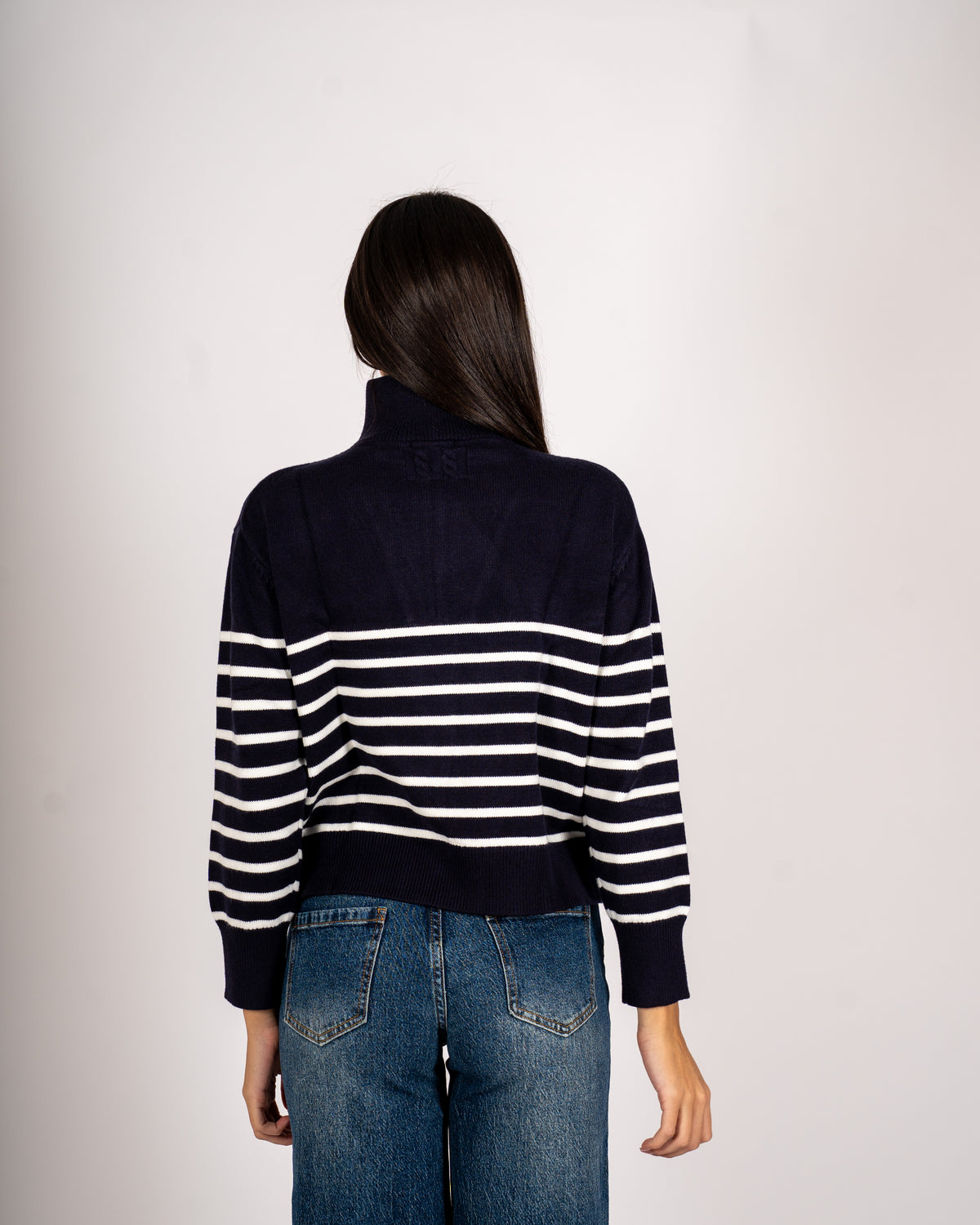 Maglia rigata collo alto con zip - Venale