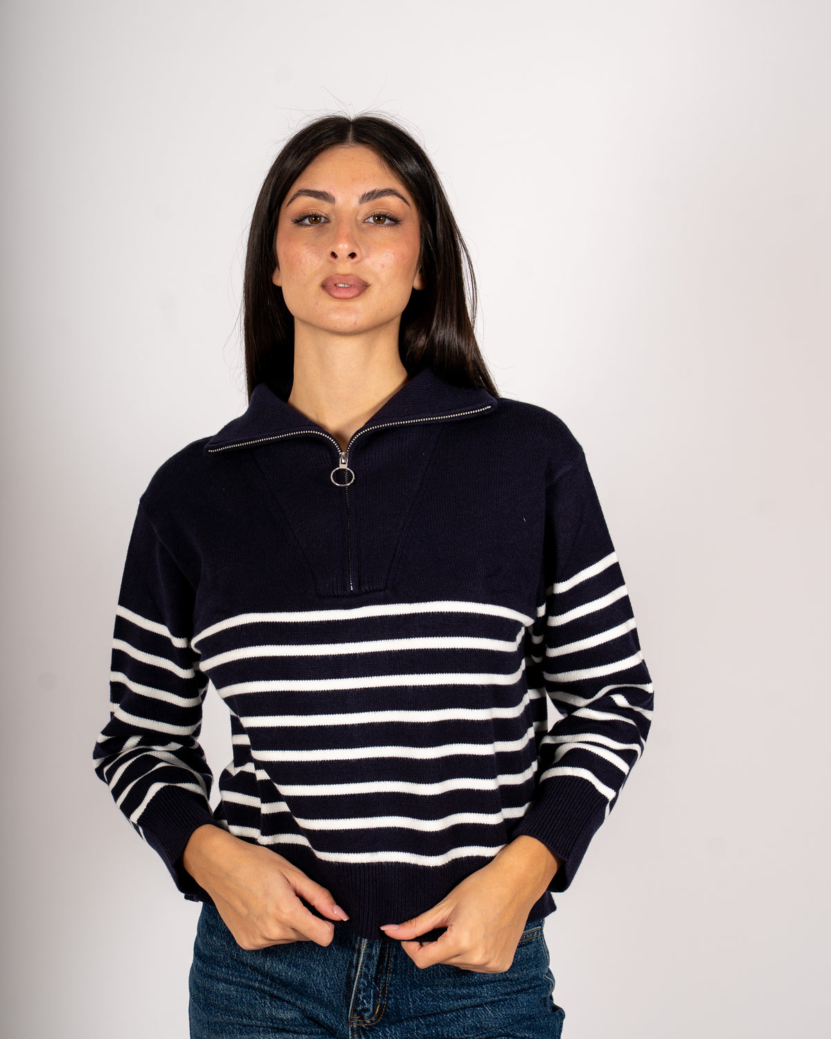 Maglia rigata collo alto con zip - Venale