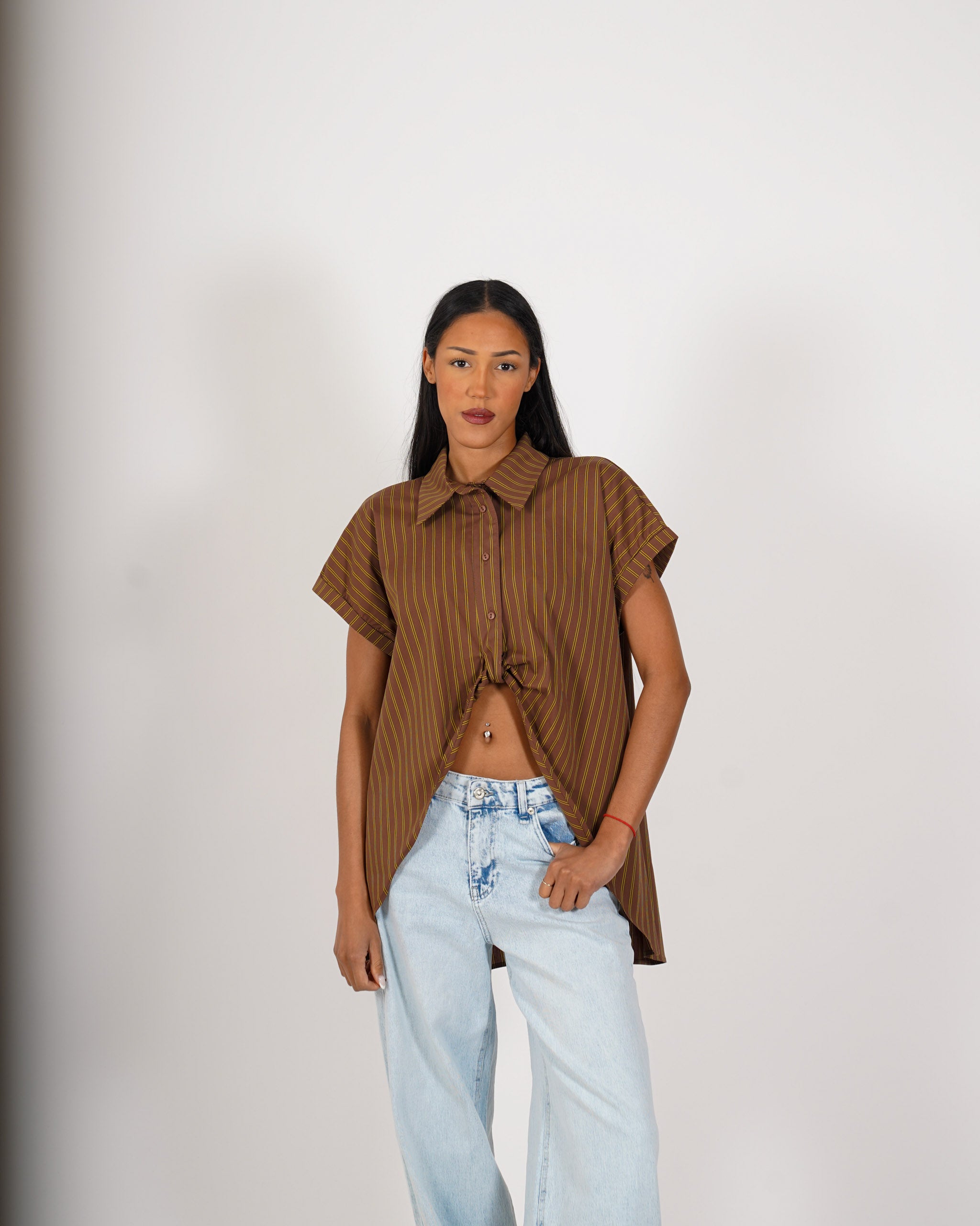 Camicia rigata mezza manica e nodo frontale - Stordita