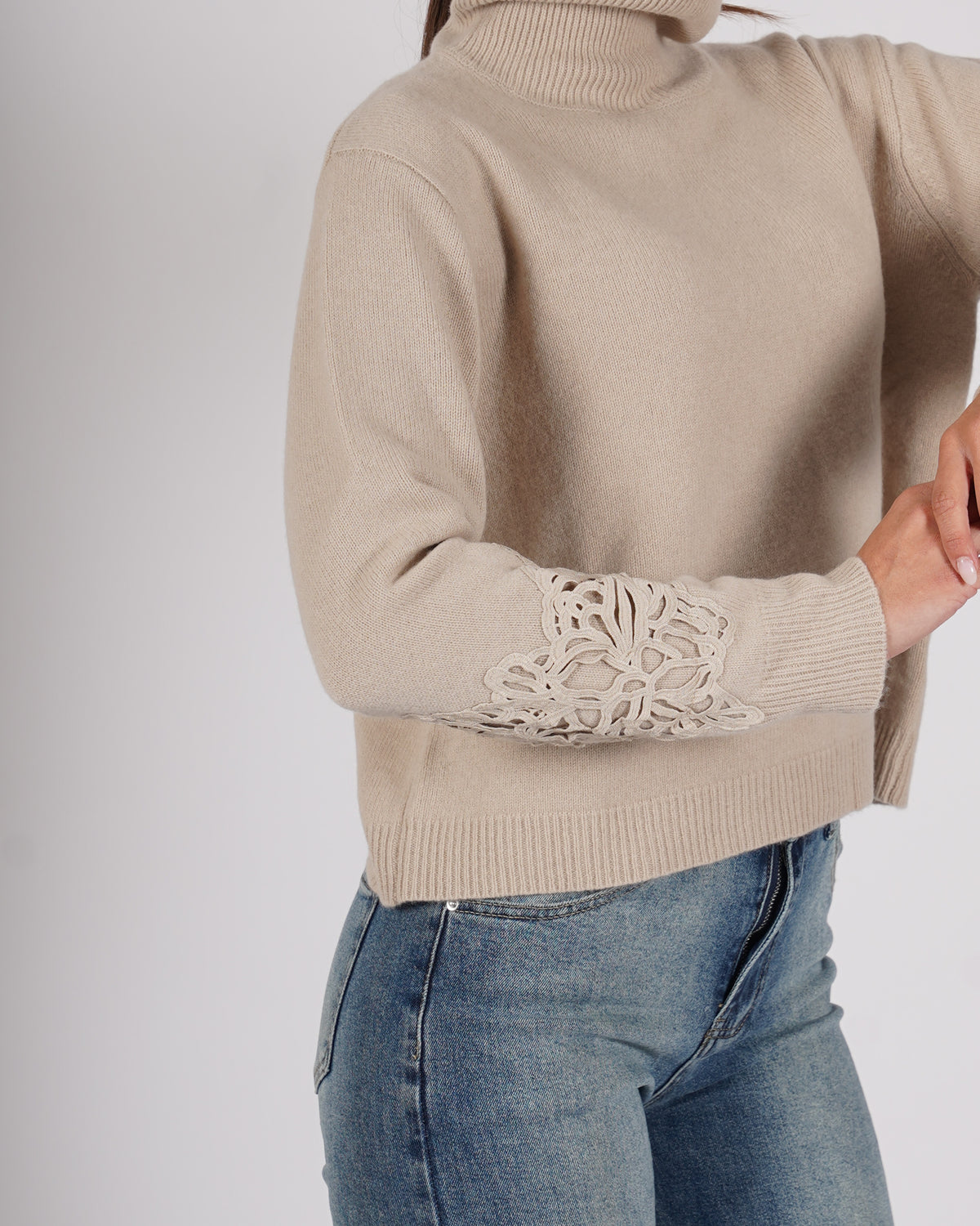 Maglia collo alto con ricamo in lana - Rasiglia
