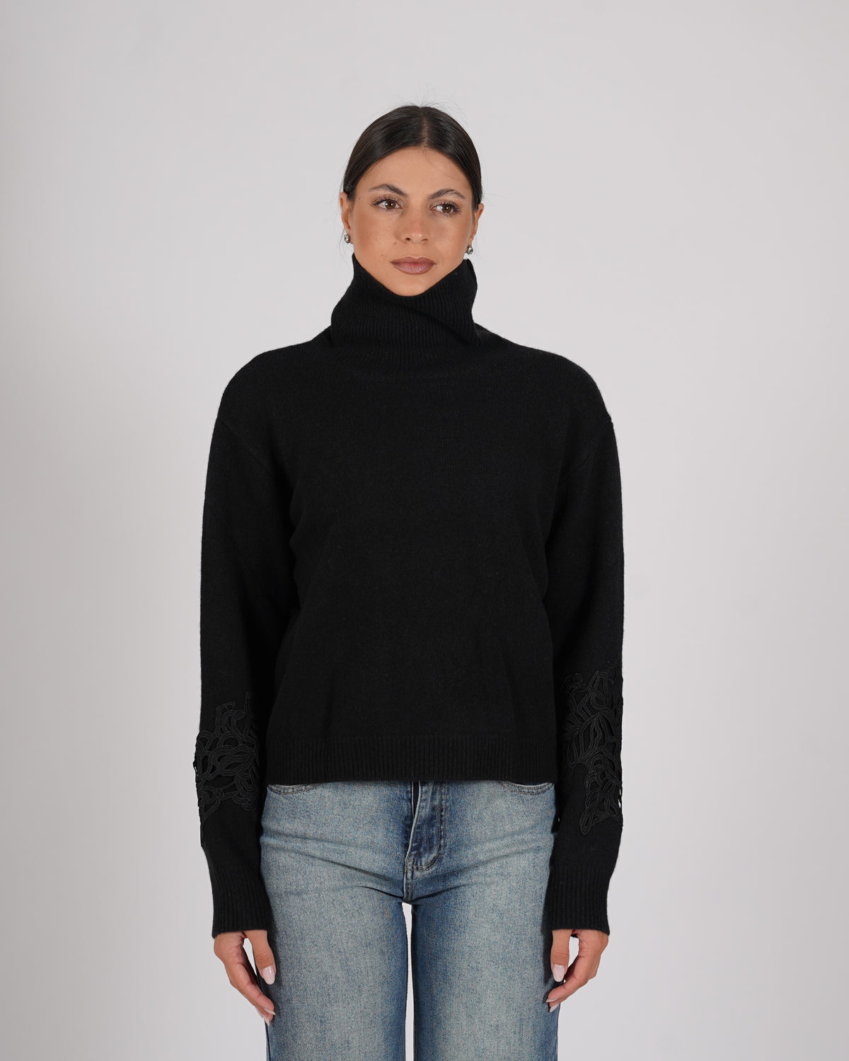 Maglia collo alto con ricamo in lana - Rasiglia
