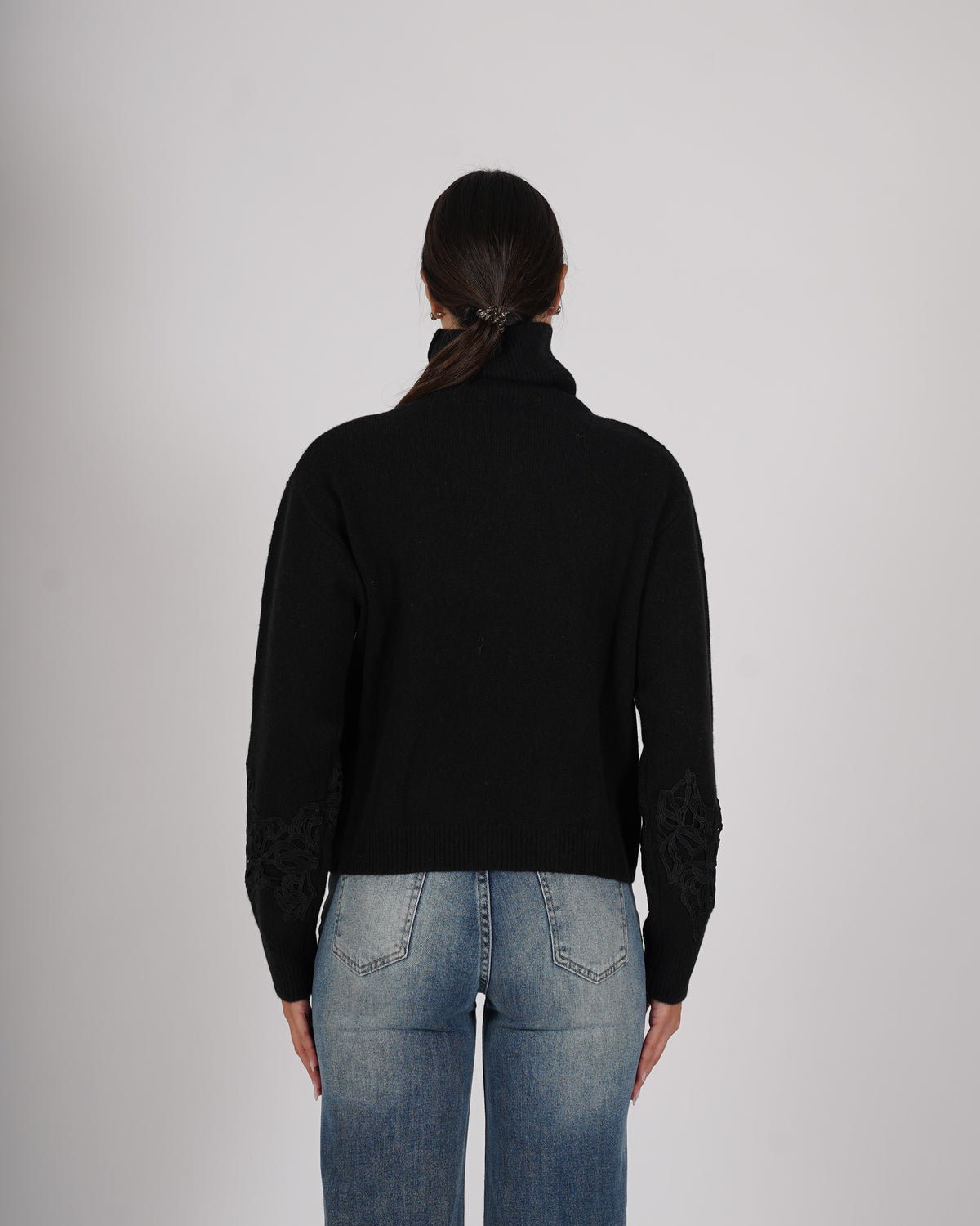 Maglia collo alto con ricamo in lana - Rasiglia