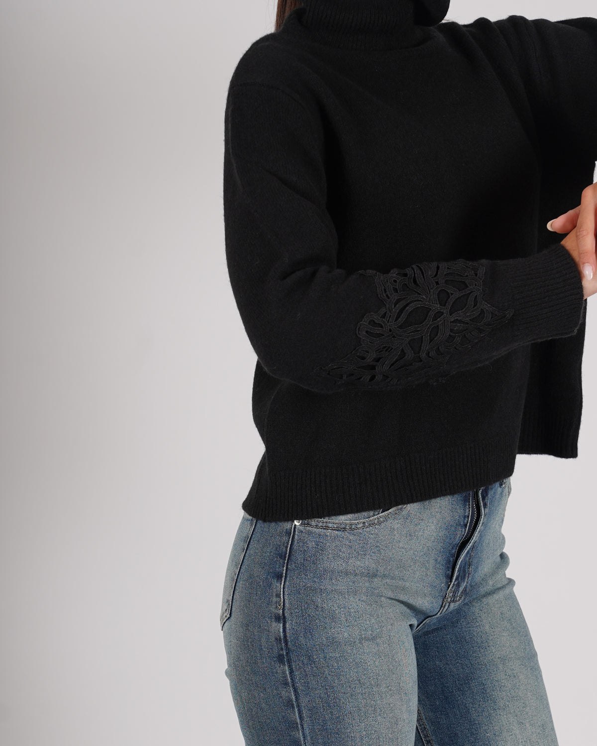 Maglia collo alto con ricamo in lana - Rasiglia
