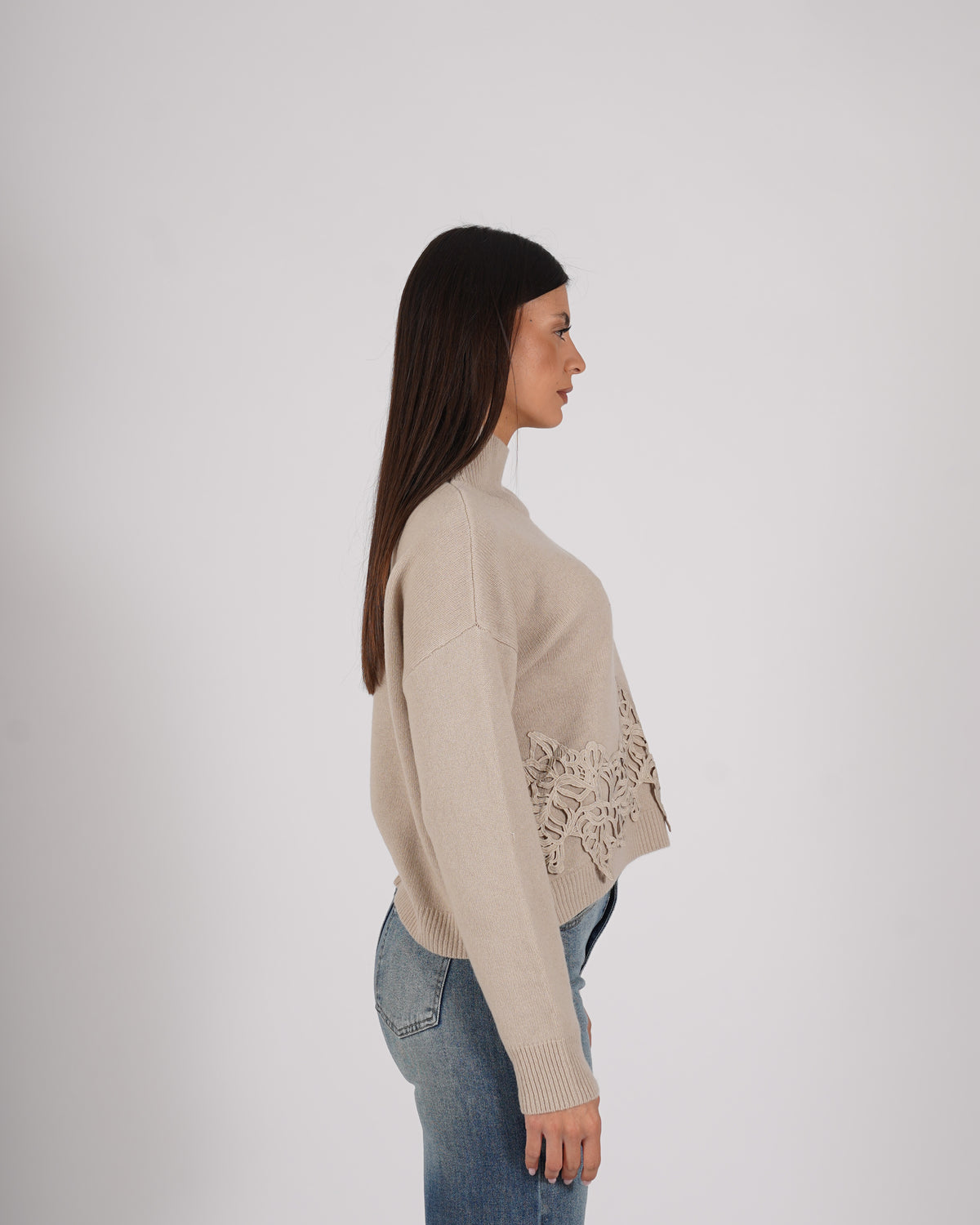 Maglia collo alto con ricamo in lana - Sarnella