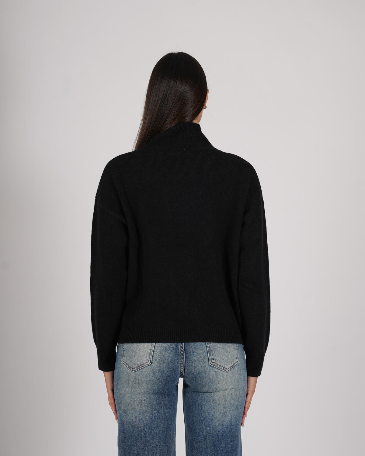 Maglia collo alto con ricamo in lana - Sarnella