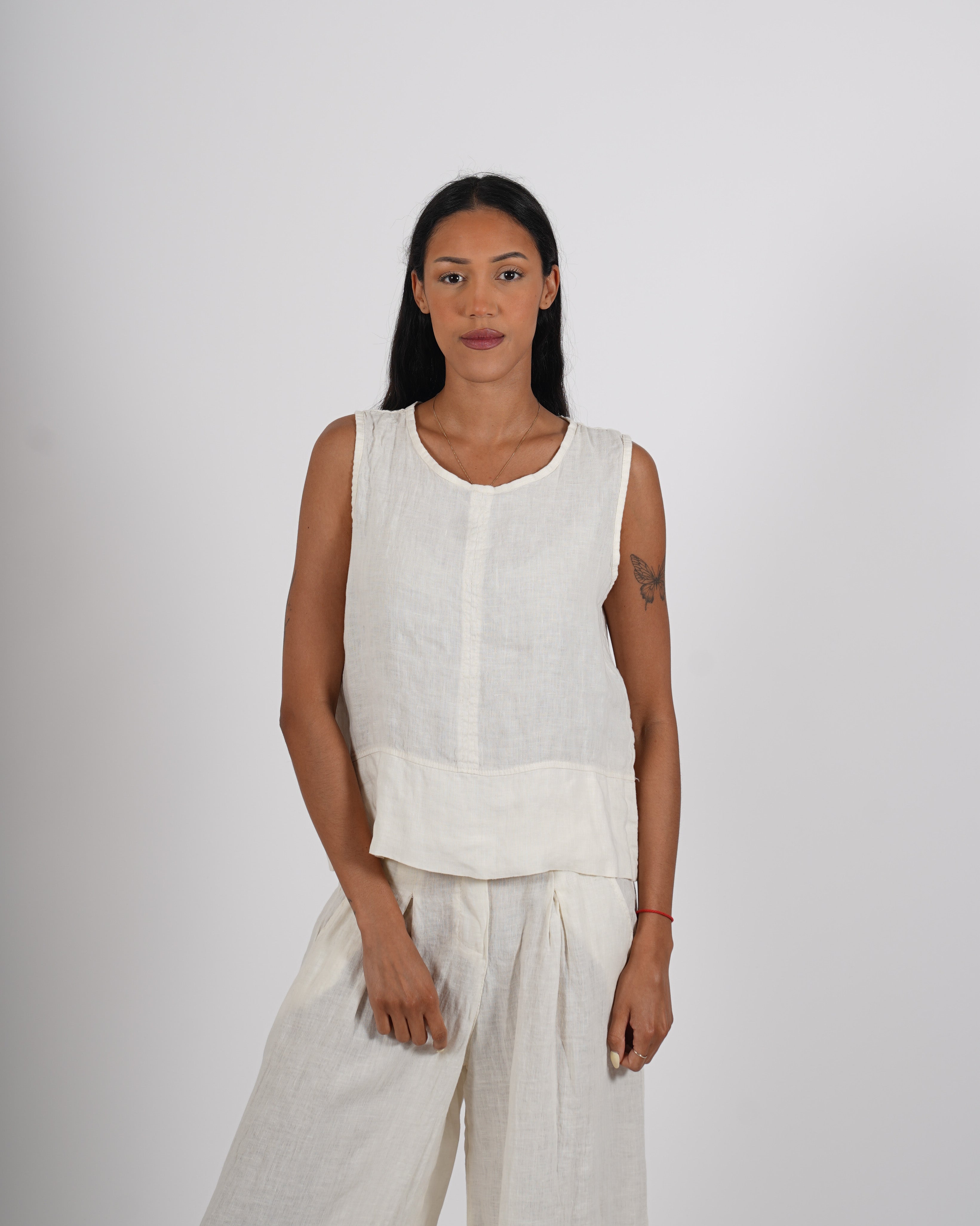 Blusa smanicata girocollo in lino - Logica