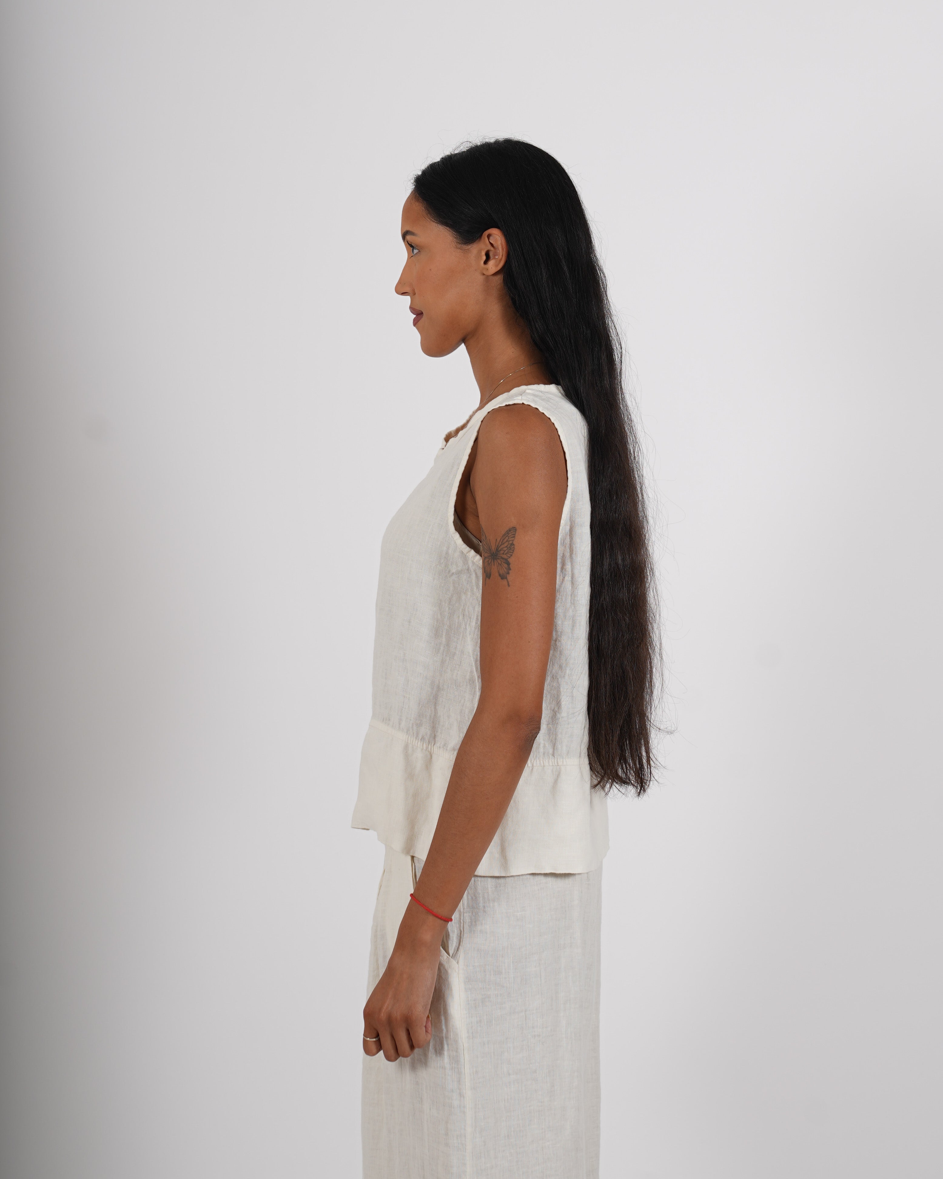 Blusa smanicata girocollo in lino - Logica