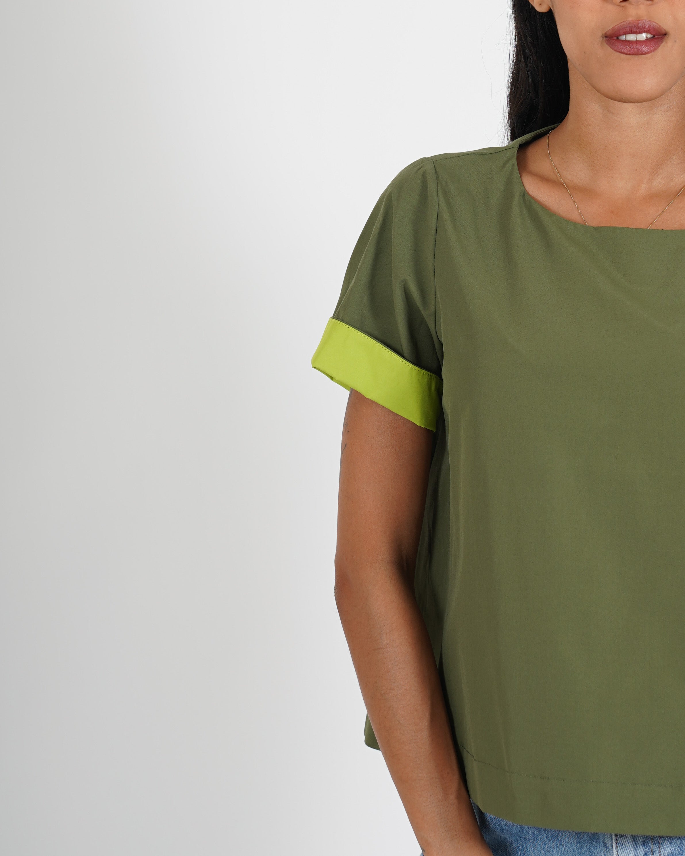 Shirt in cotone con risvolto in contrasto - Scattante