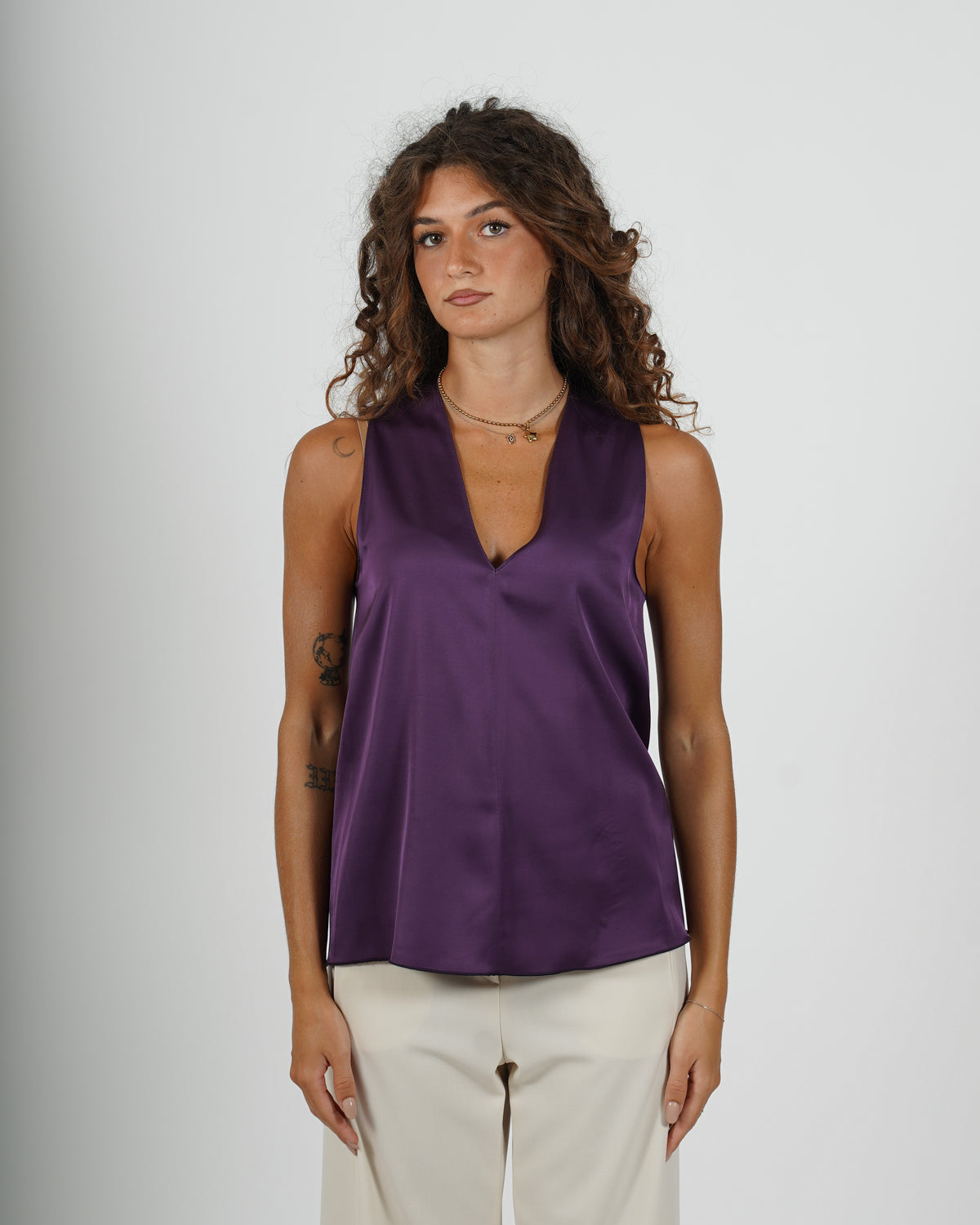 Blusa smanicata scollo a v in raso - Pausini