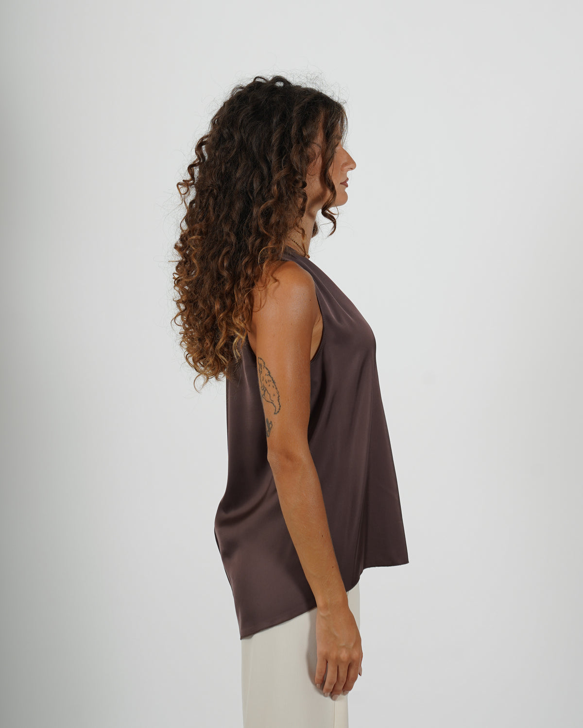 Blusa smanicata scollo a v in raso - Pausini