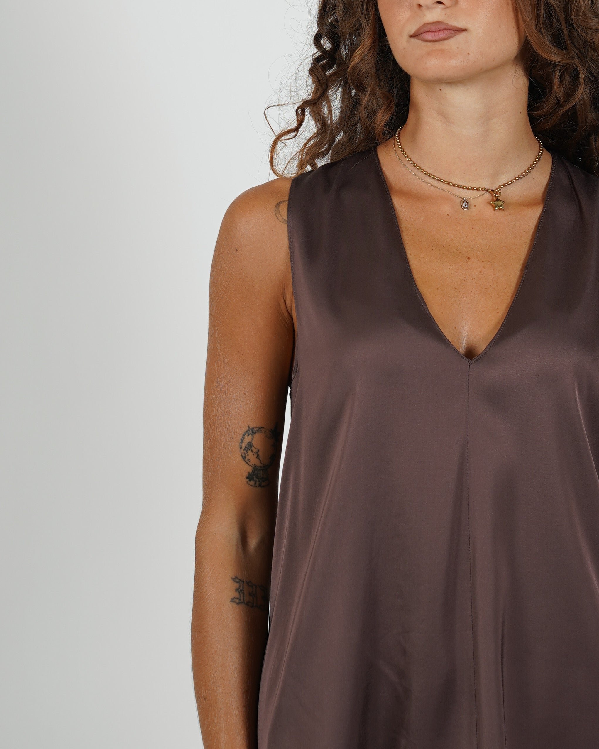 Blusa smanicata scollo a v in raso - Pausini
