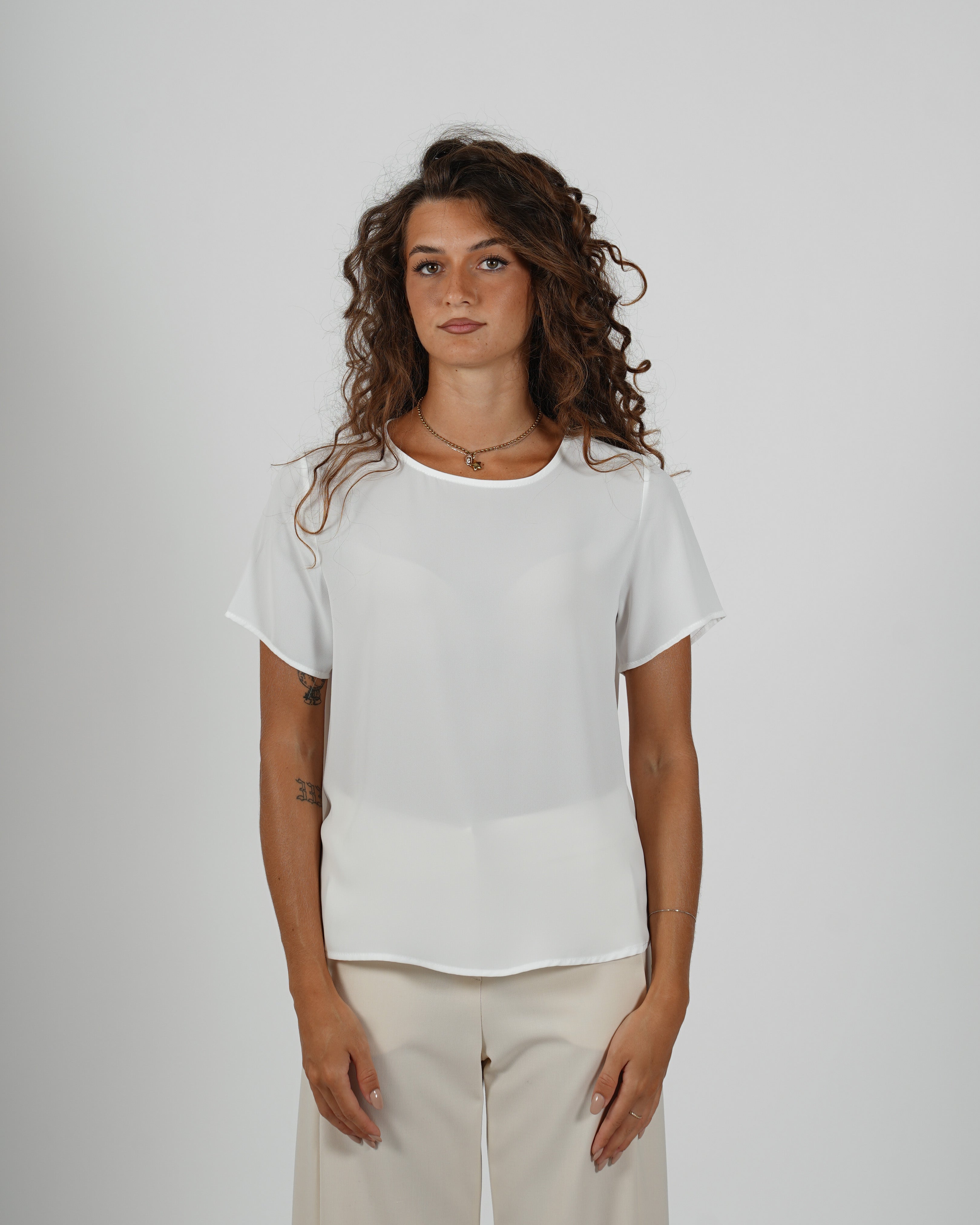 Shirt girocollo con bottoncino sul retro - Althea