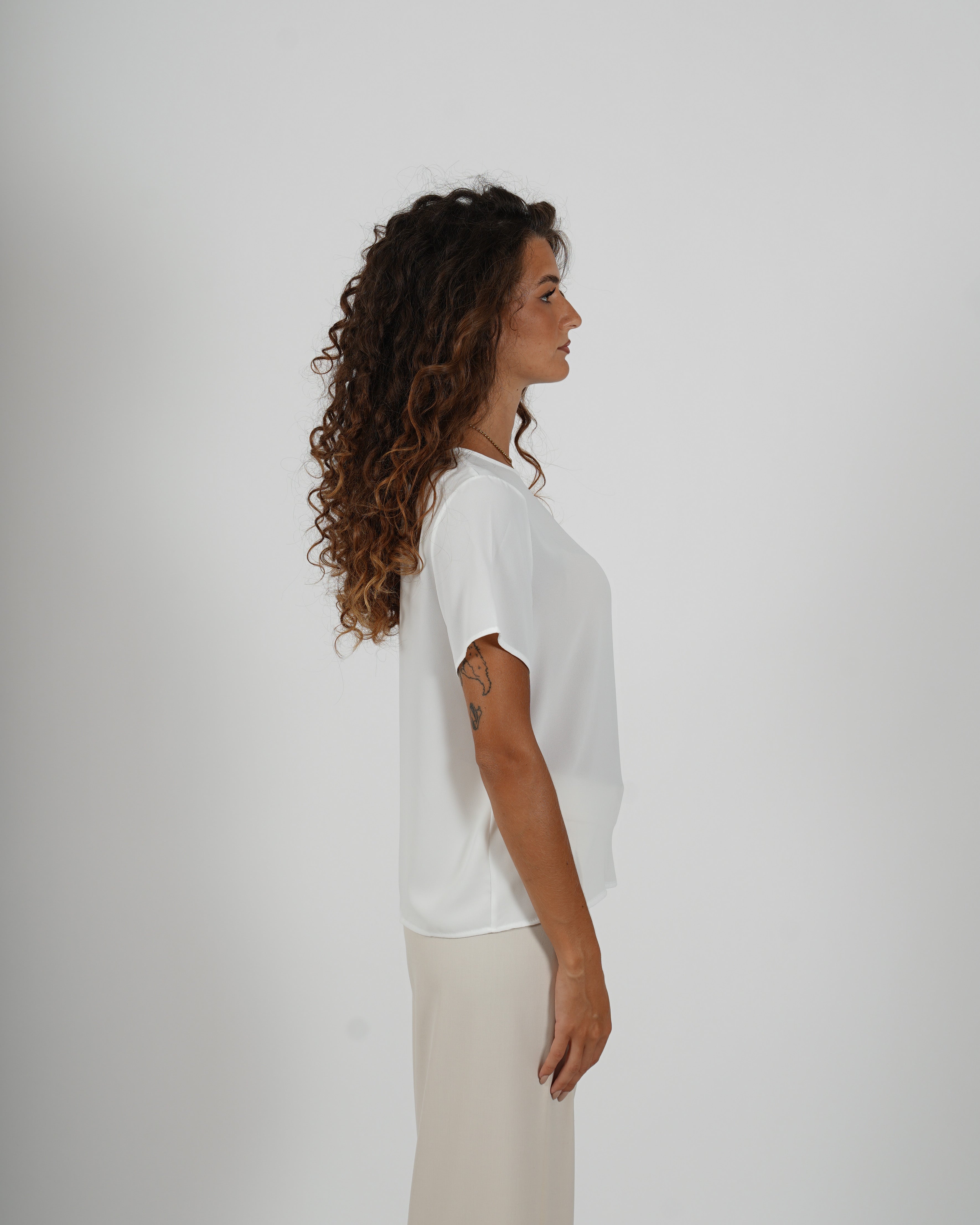 Shirt girocollo con bottoncino sul retro - Althea