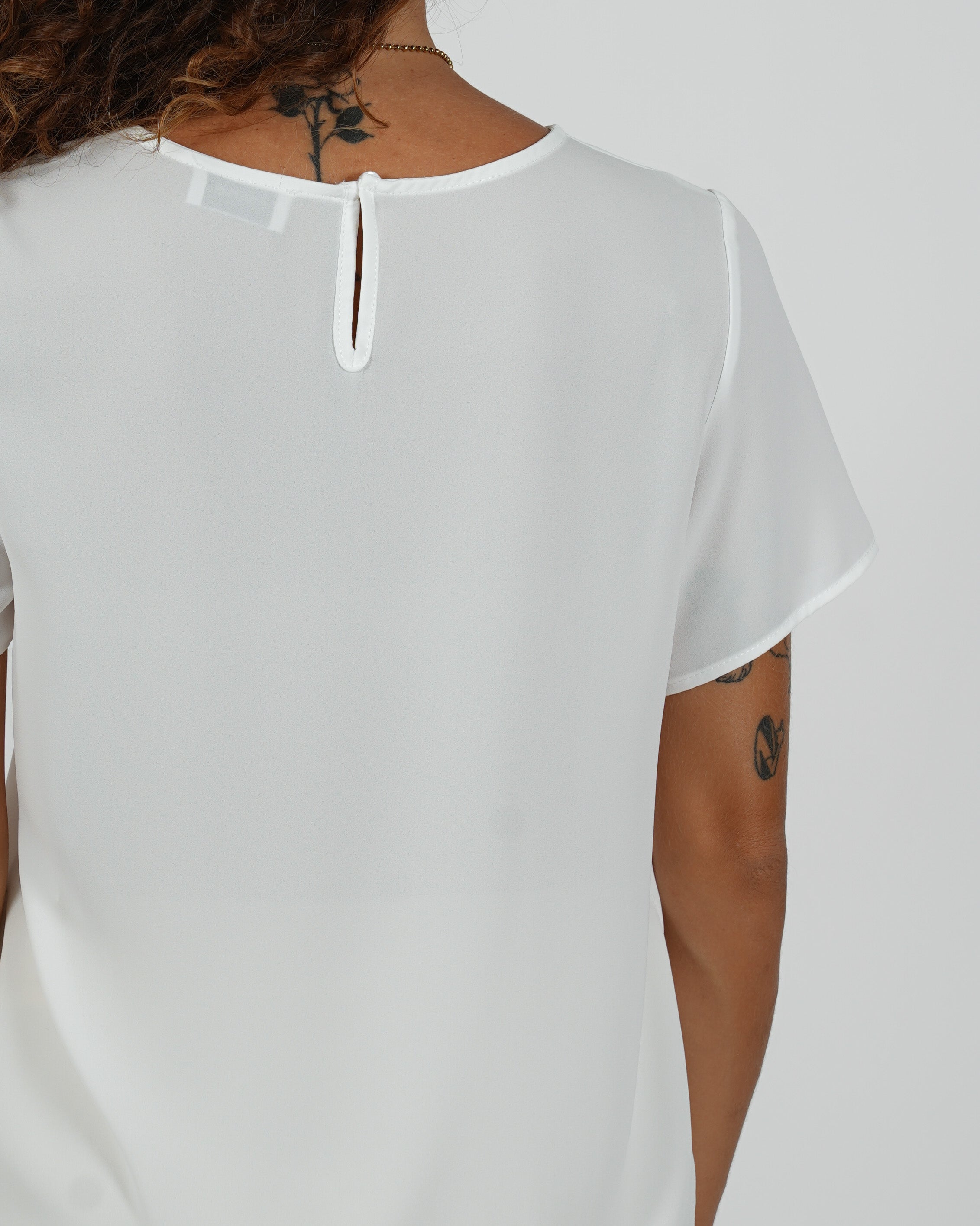 Shirt girocollo con bottoncino sul retro - Althea