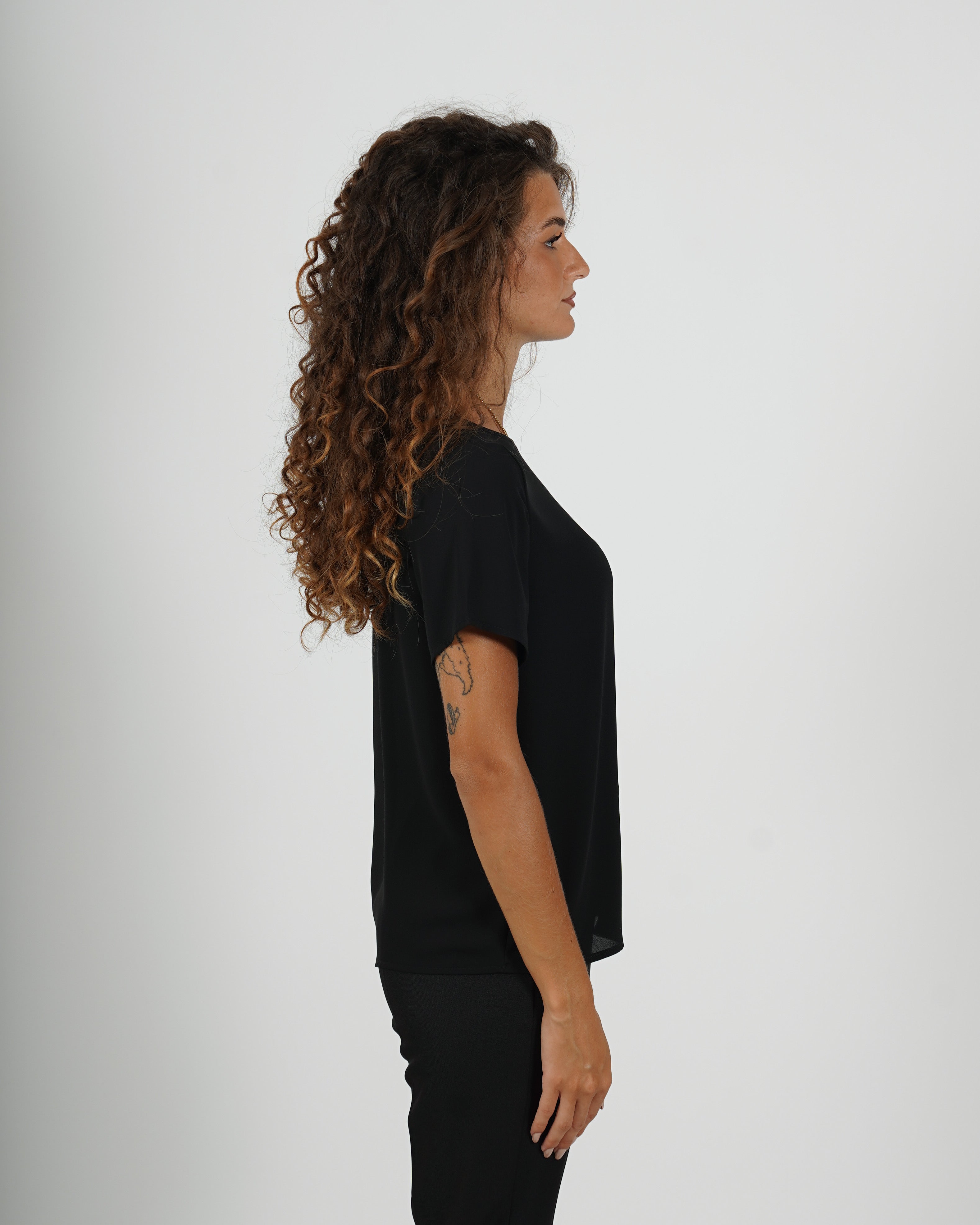 Shirt girocollo con bottoncino sul retro - Althea