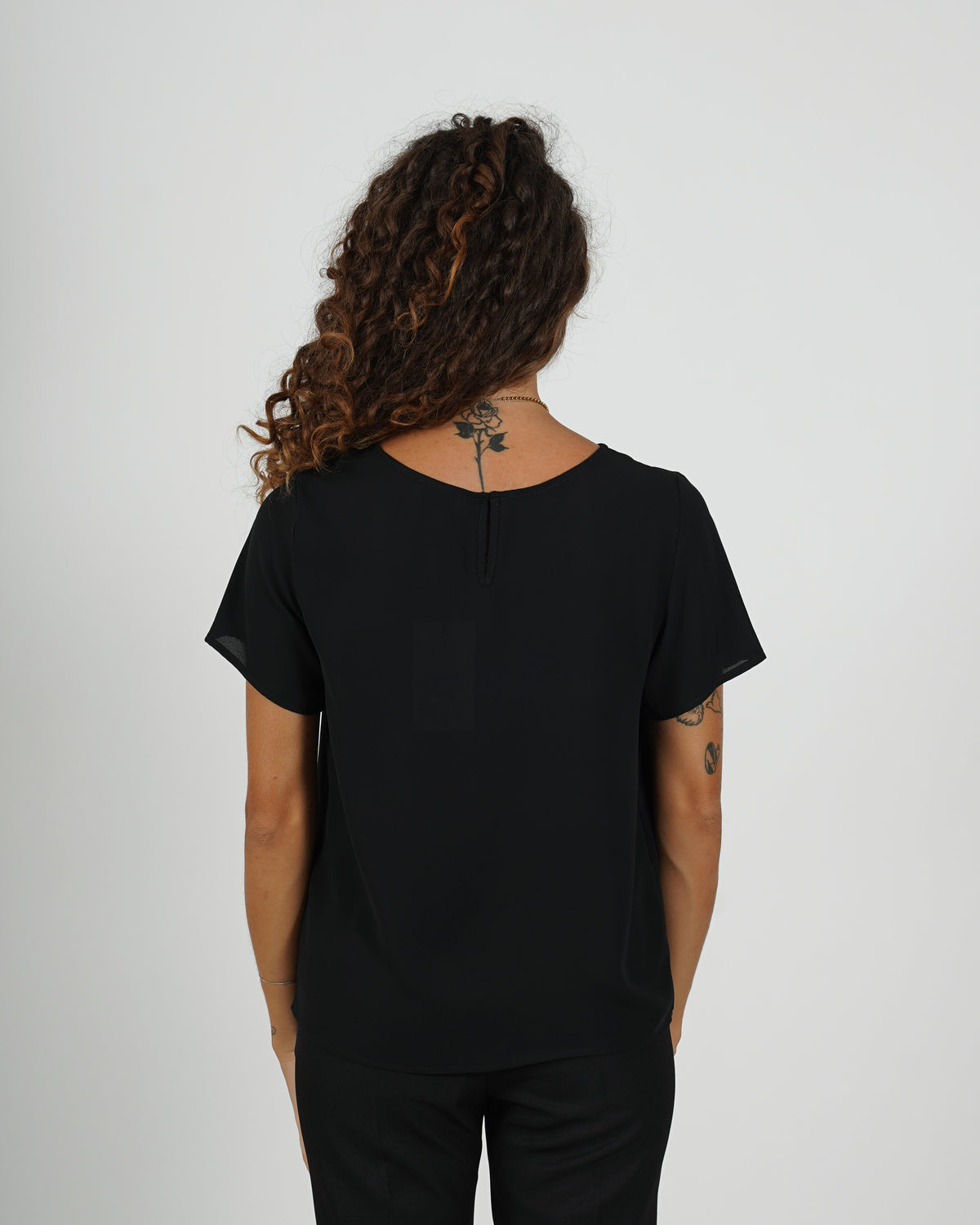 Shirt girocollo con bottoncino sul retro - Althea