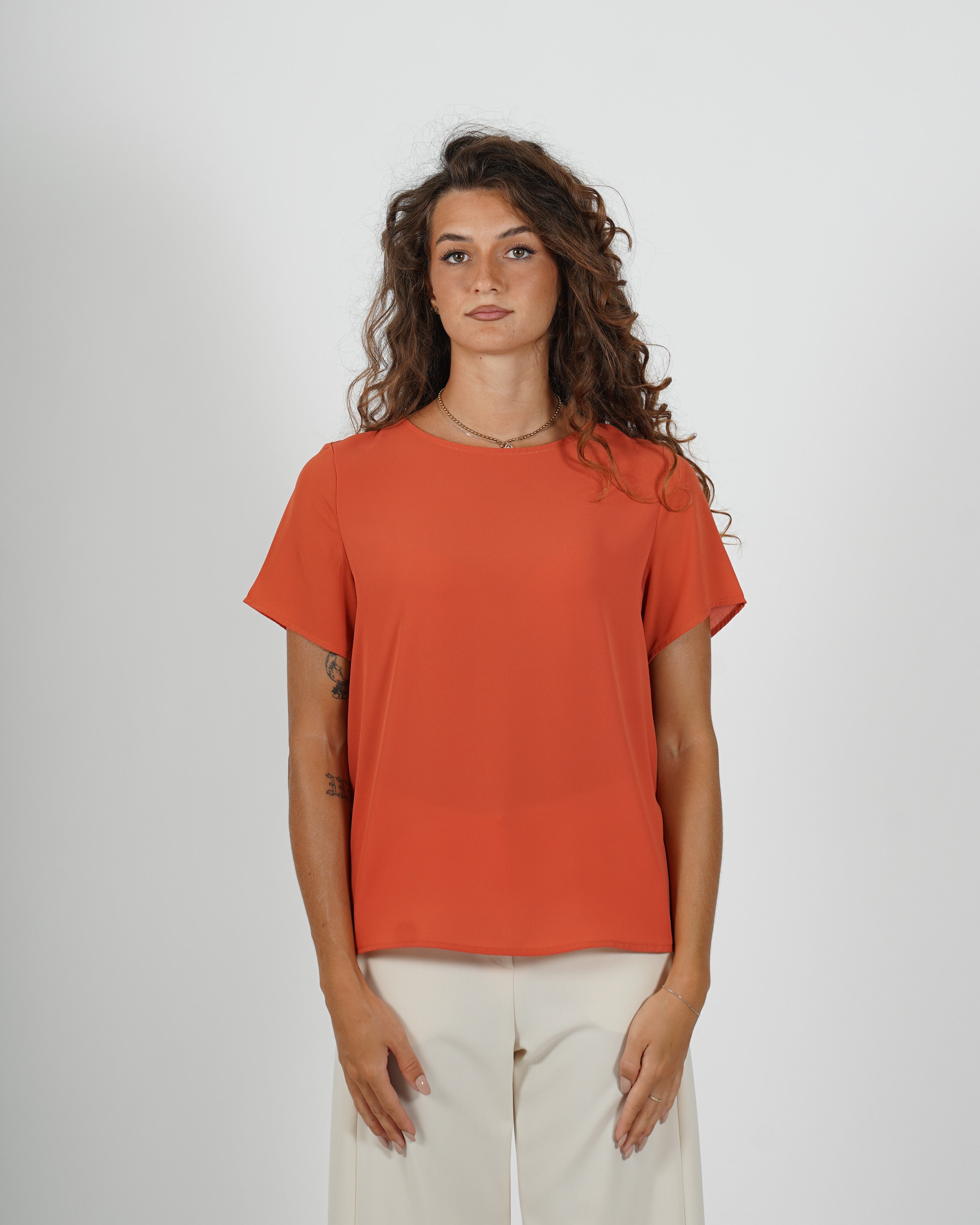 Shirt girocollo con bottoncino sul retro - Althea