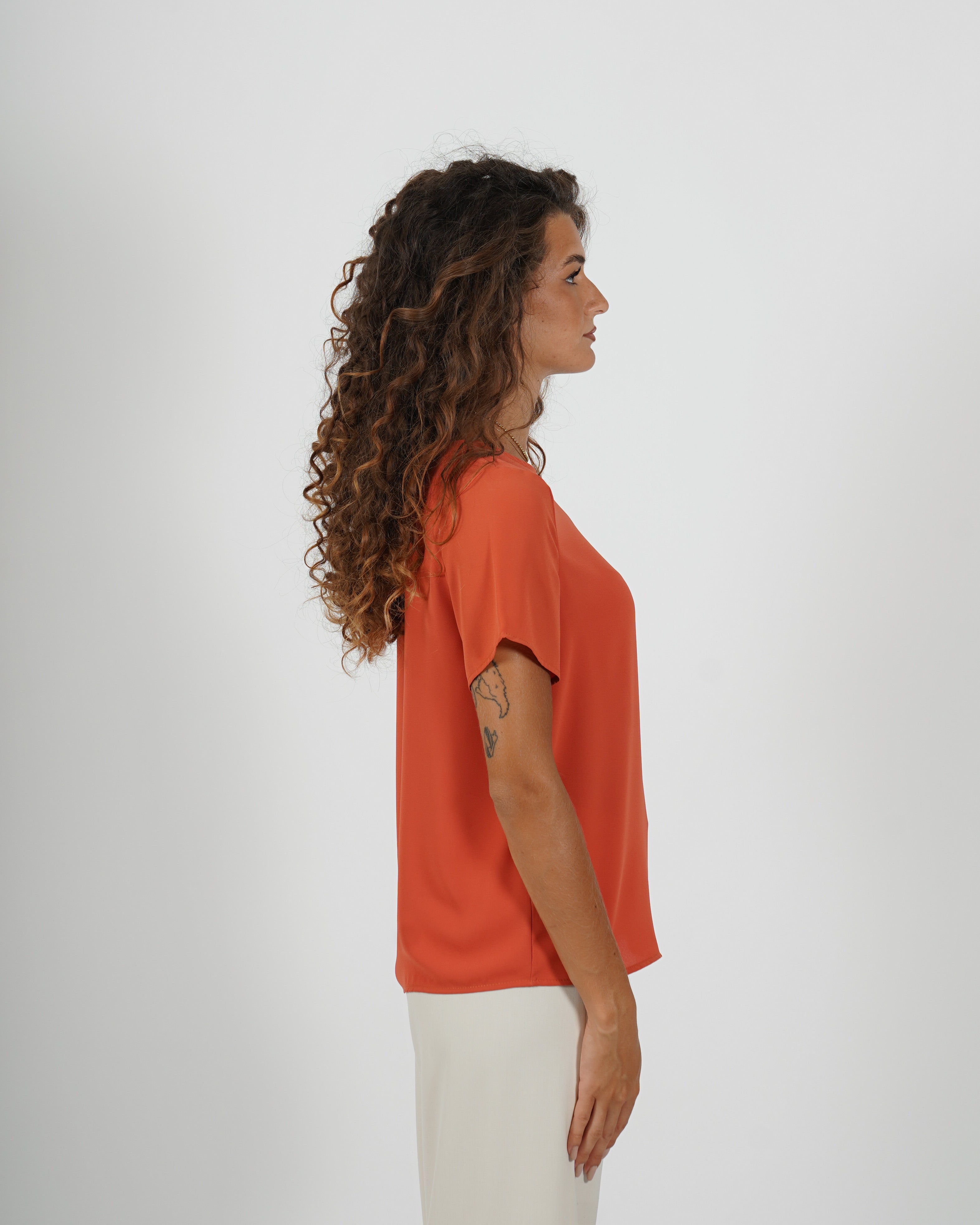 Shirt girocollo con bottoncino sul retro - Althea