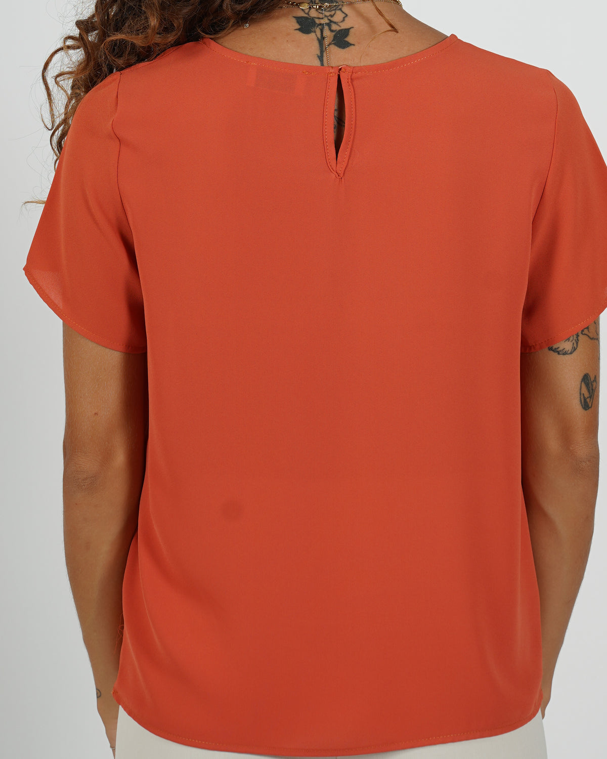 Shirt girocollo con bottoncino sul retro - Althea