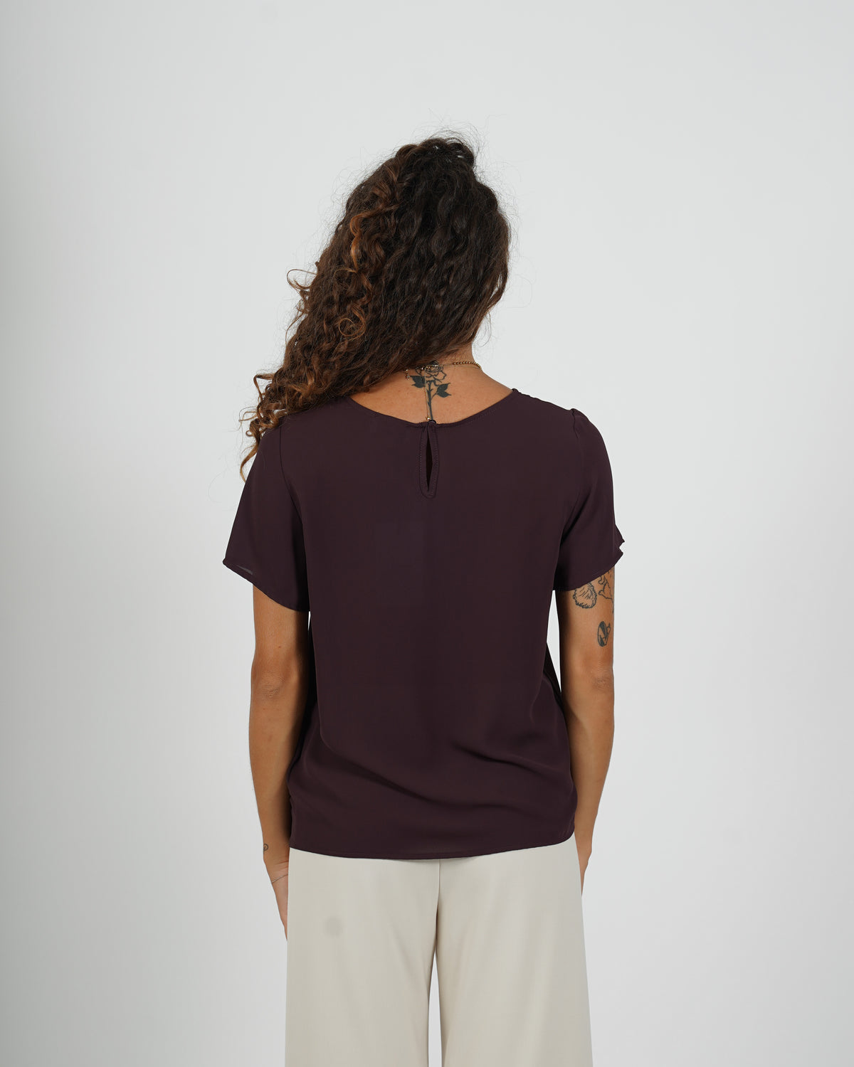 Shirt girocollo con bottoncino sul retro - Althea
