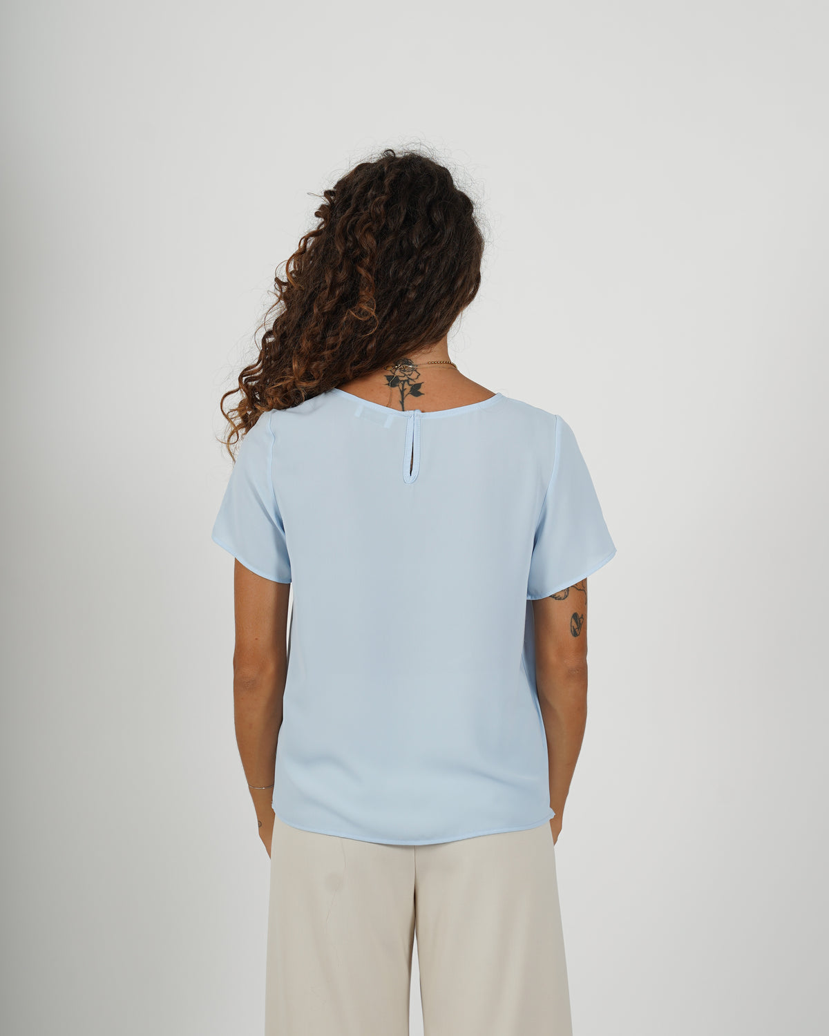 Shirt girocollo con bottoncino sul retro - Althea