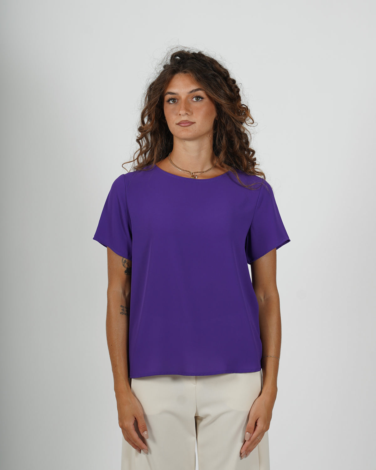 Shirt girocollo con bottoncino sul retro - Althea