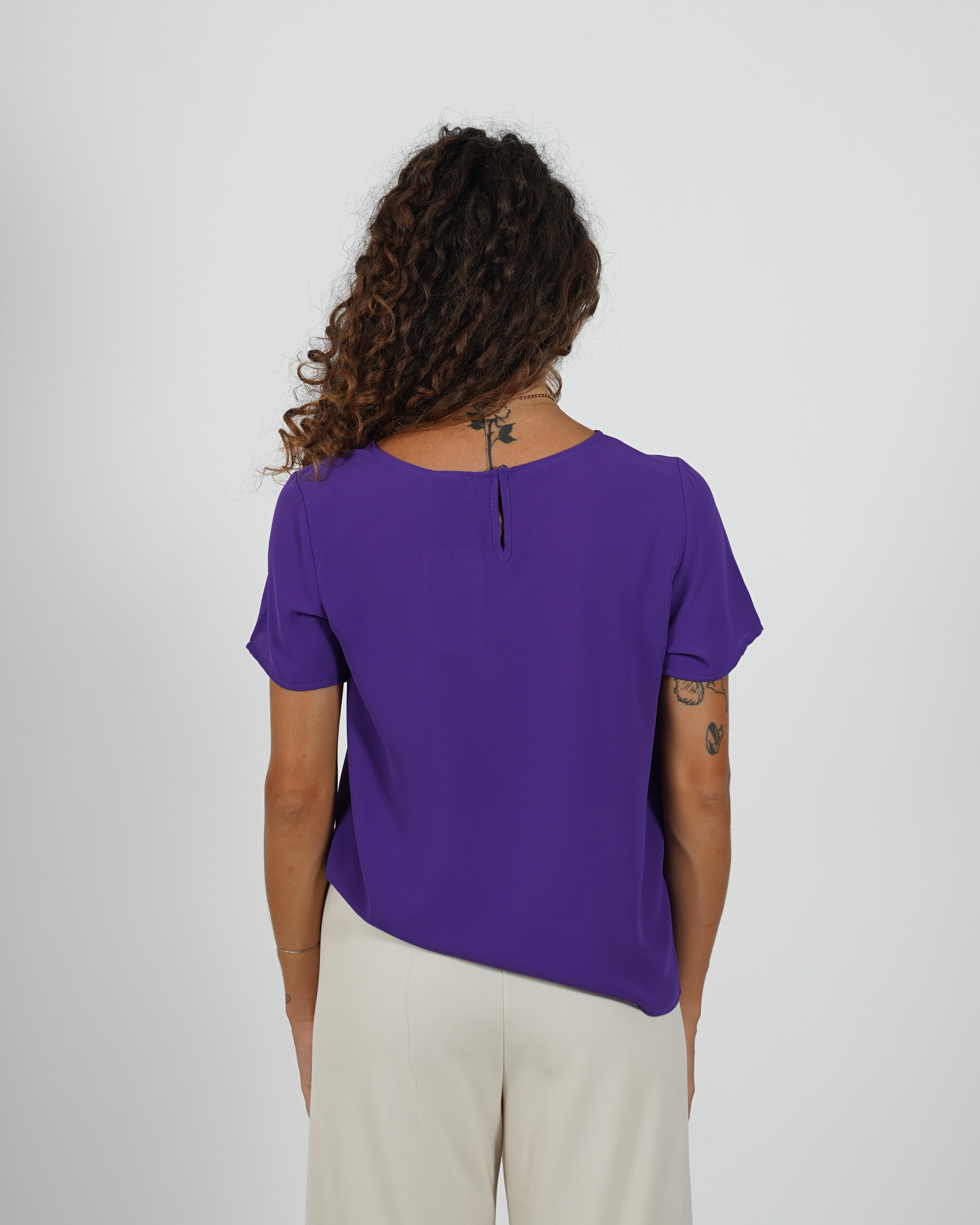 Shirt girocollo con bottoncino sul retro - Althea