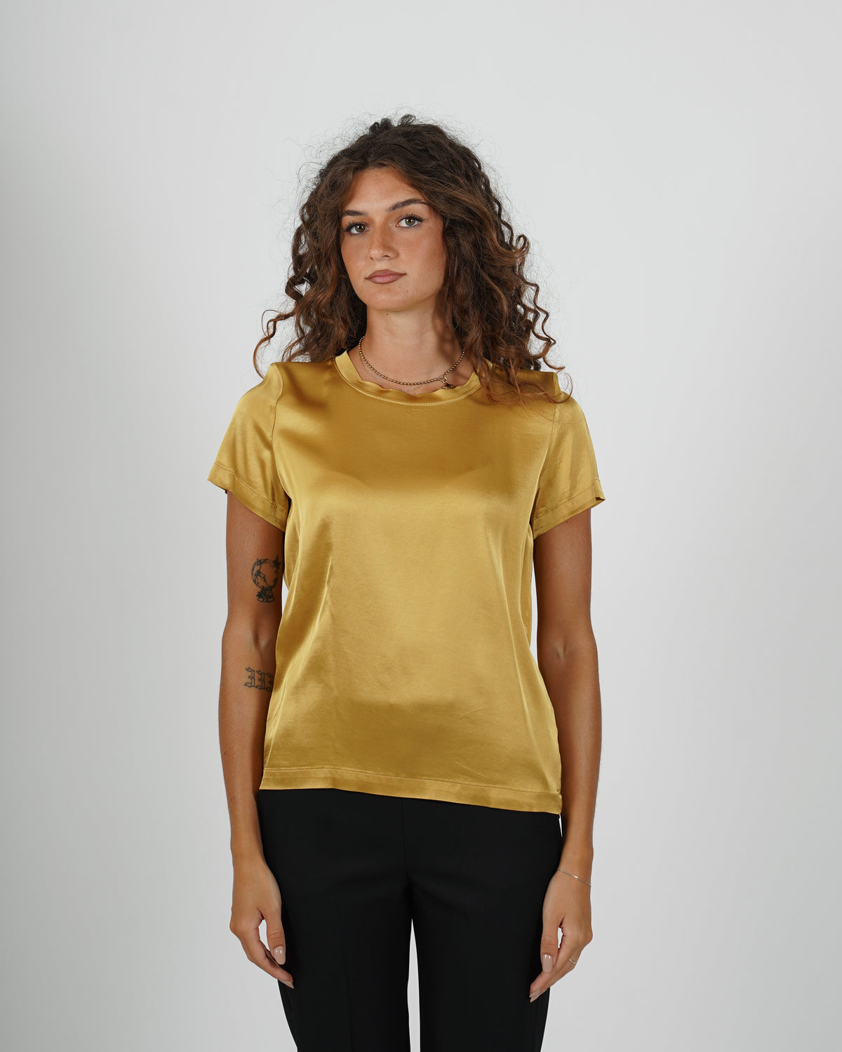Blusa girocollo mezza manica in raso - Rewill
