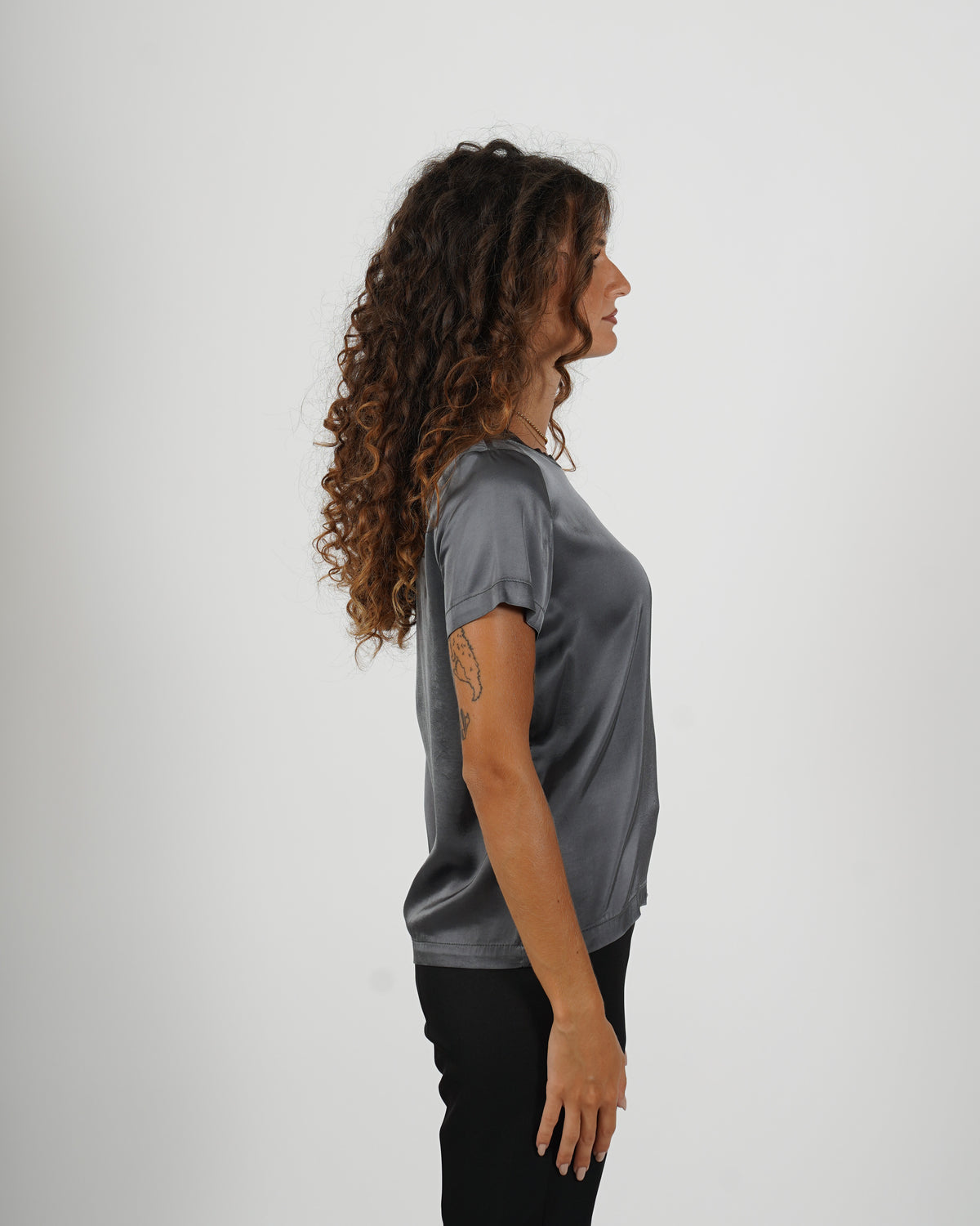 Blusa girocollo mezza manica in raso - Rewill