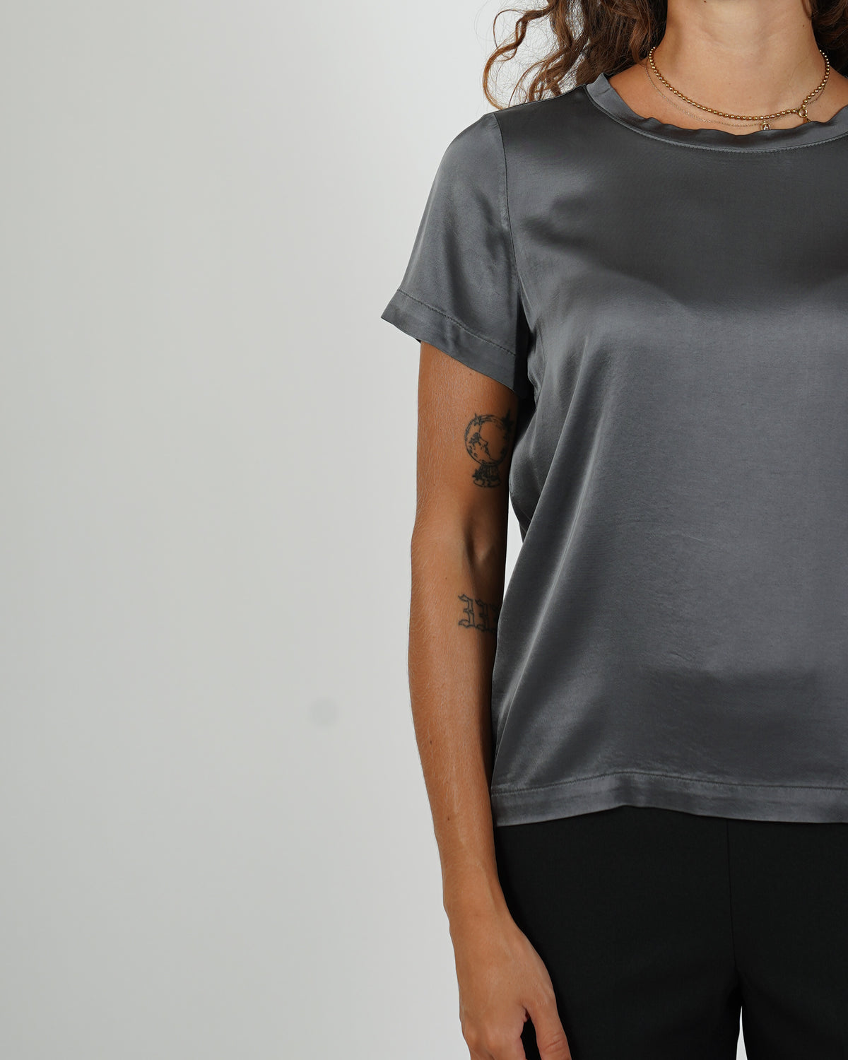 Blusa girocollo mezza manica in raso - Rewill