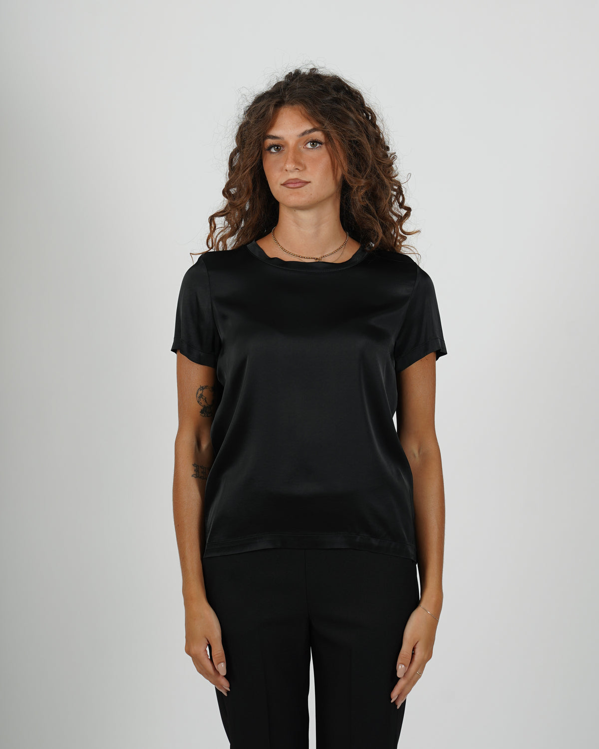 Blusa girocollo mezza manica in raso - Rewill