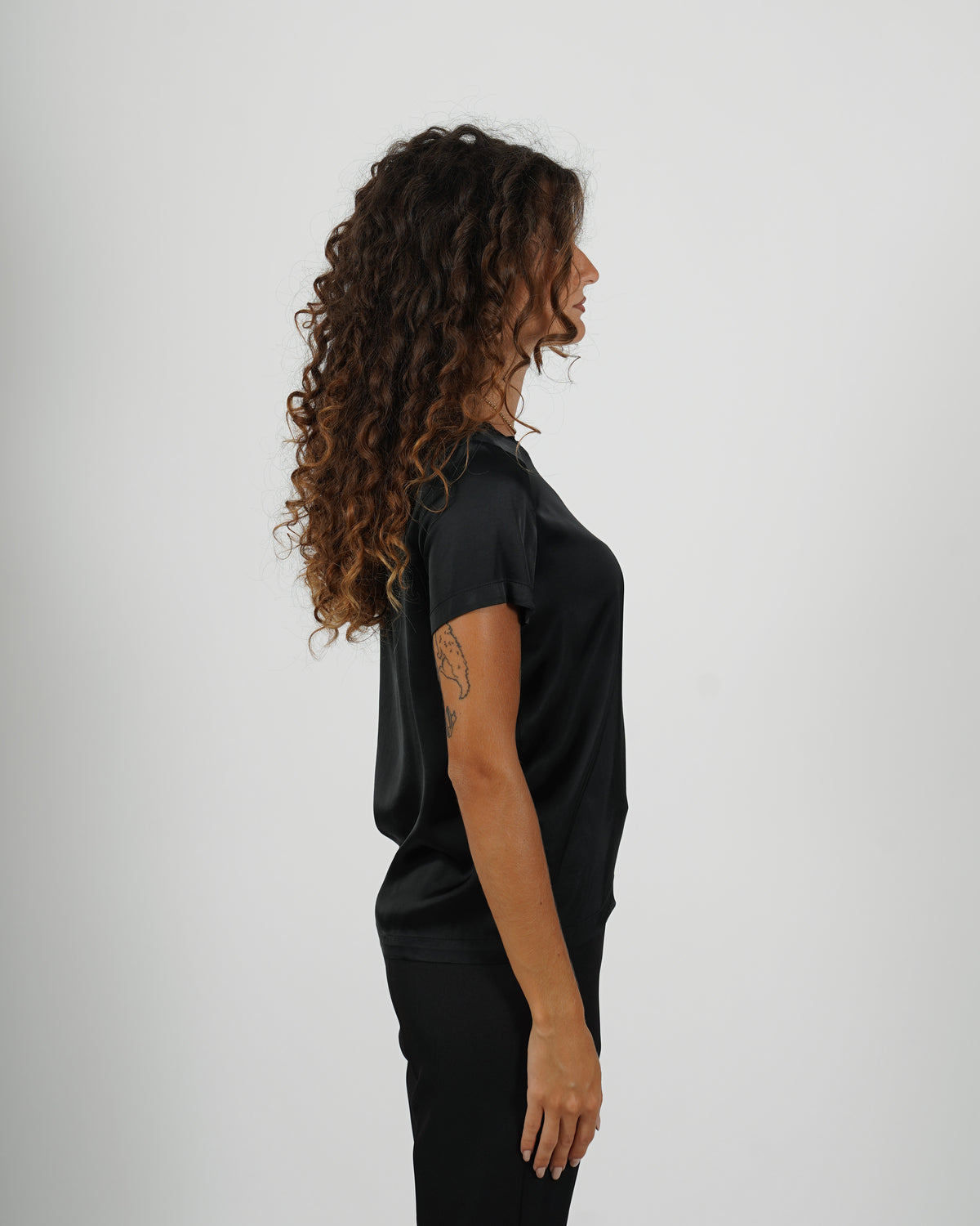 Blusa girocollo mezza manica in raso - Rewill