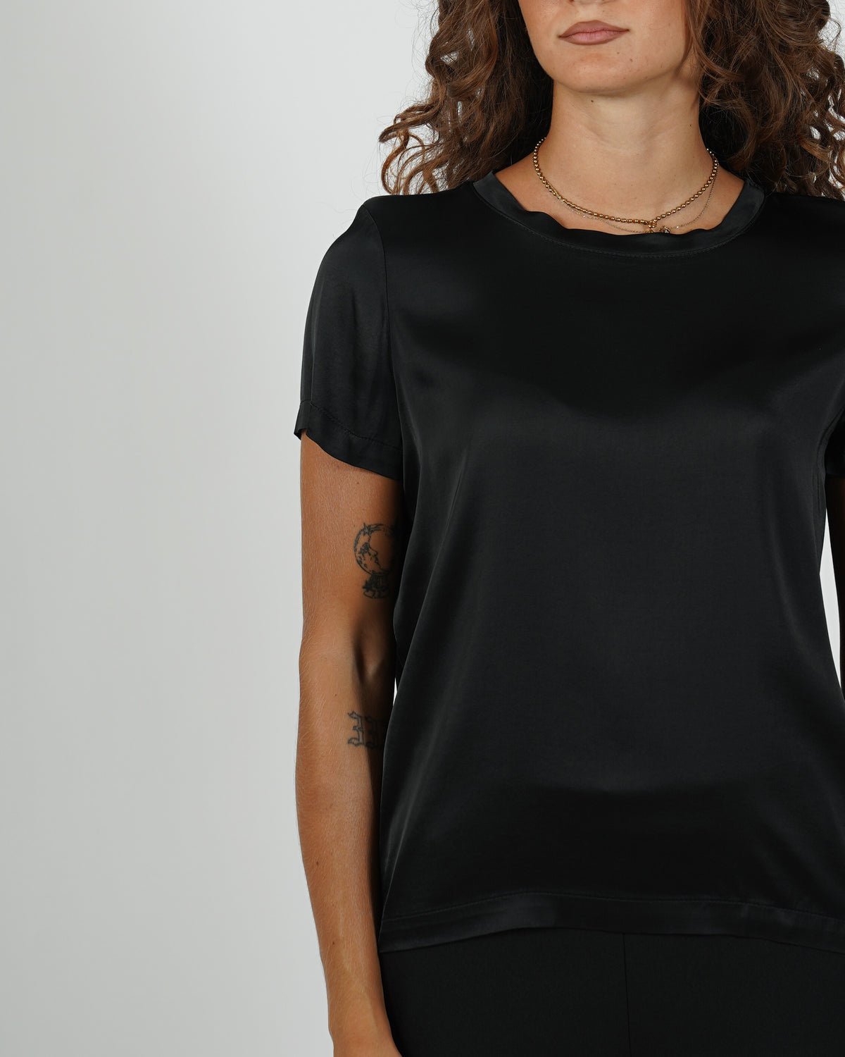 Blusa girocollo mezza manica in raso - Rewill