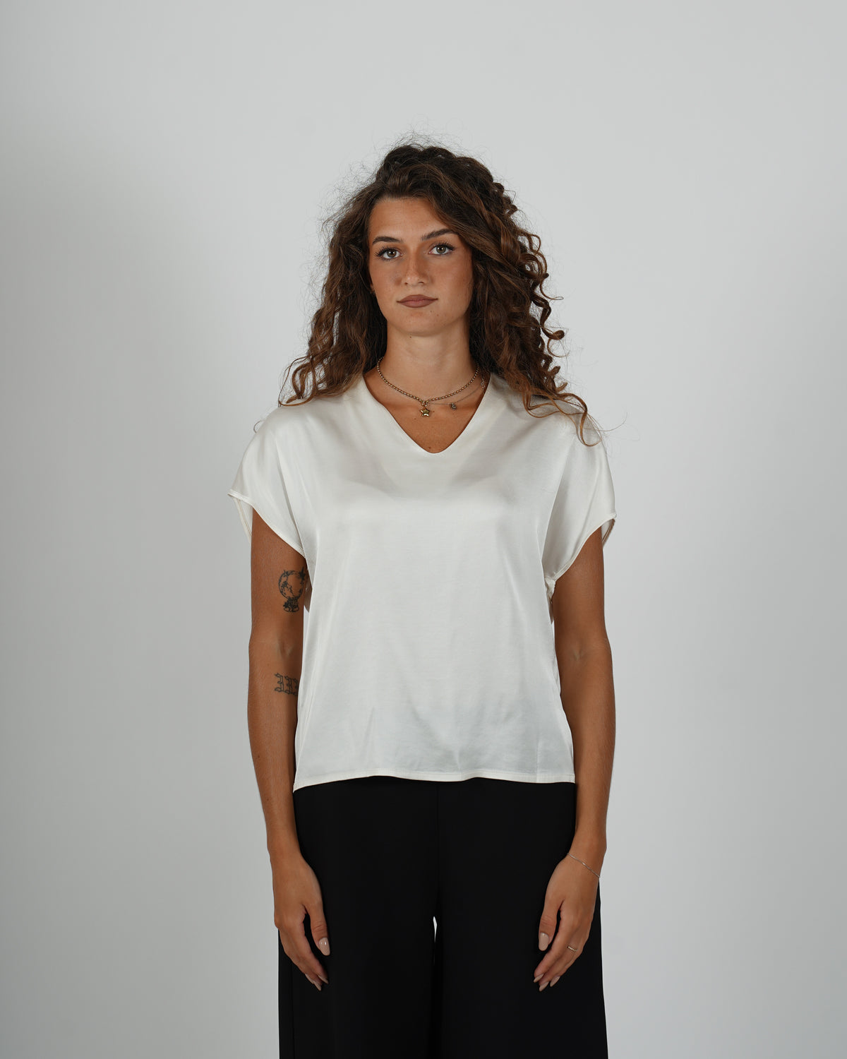 Blusa scolla a v in mano raso - Pistoia