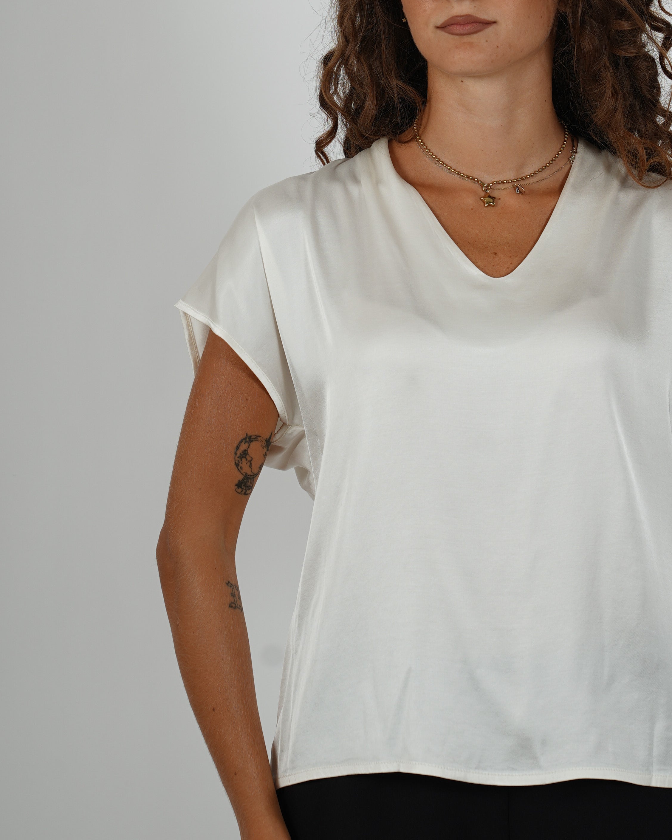 Blusa scolla a v in mano raso - Pistoia