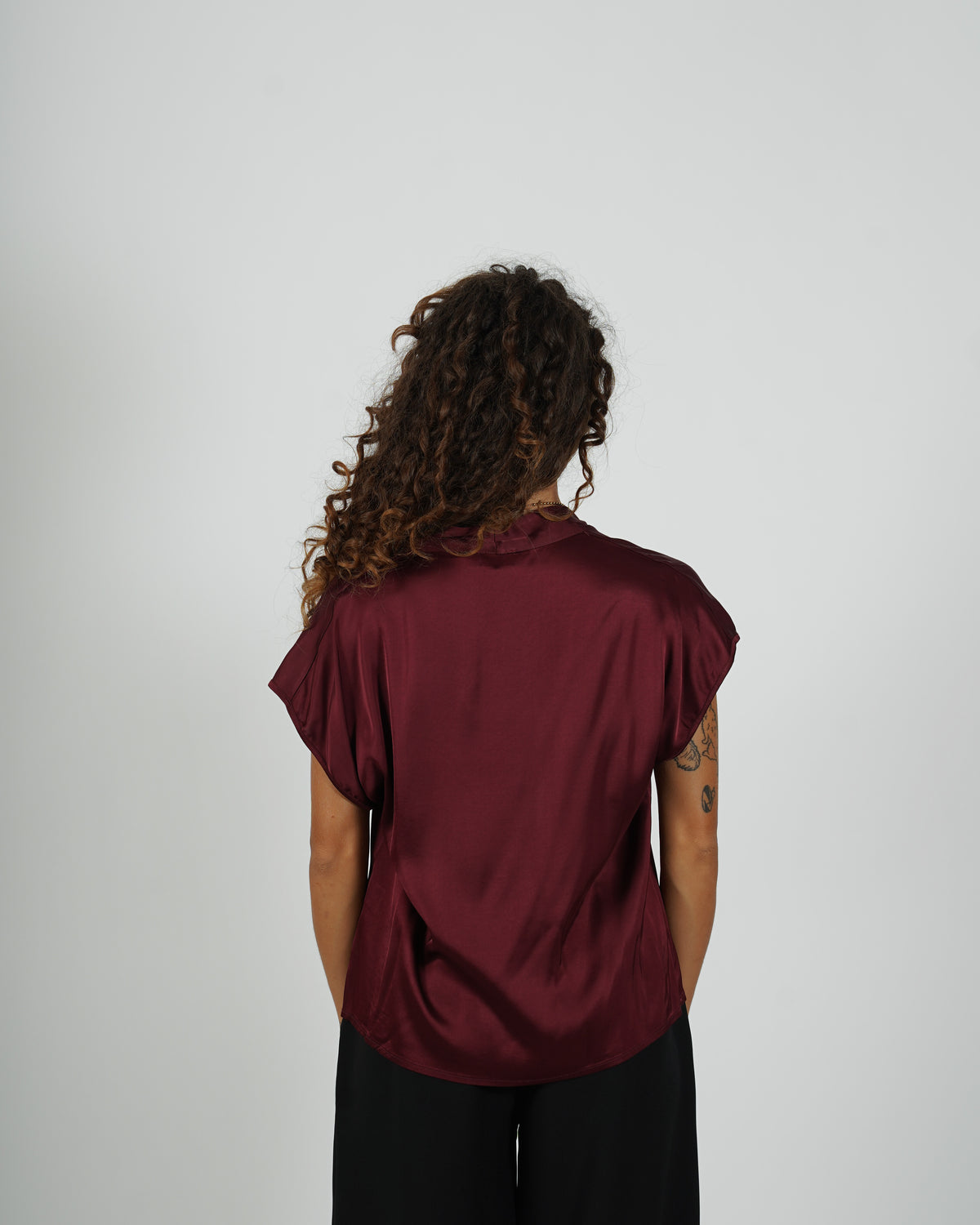 Blusa scolla a v in mano raso - Pistoia