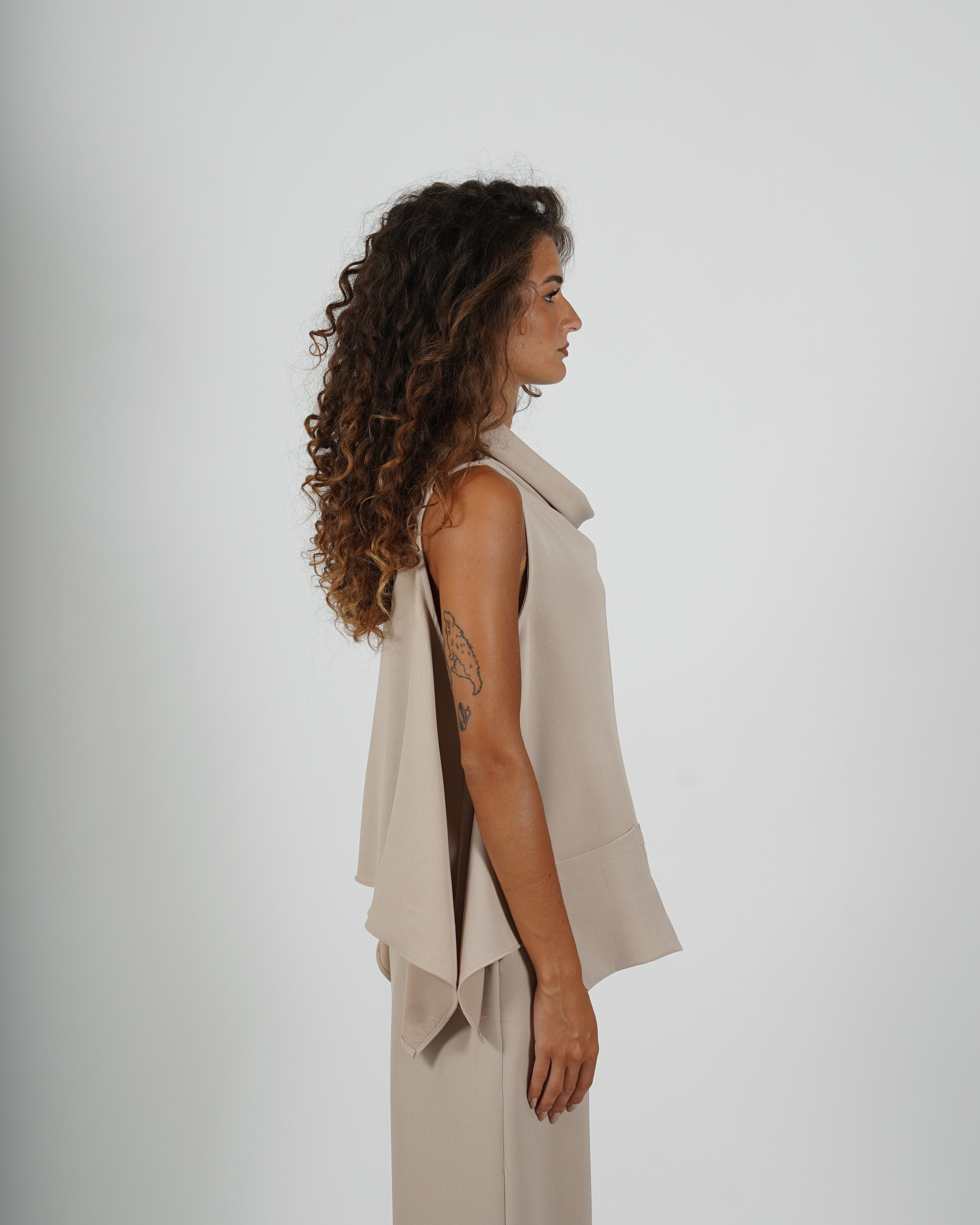 Blusa smanicata scollo a gronda - Mirata