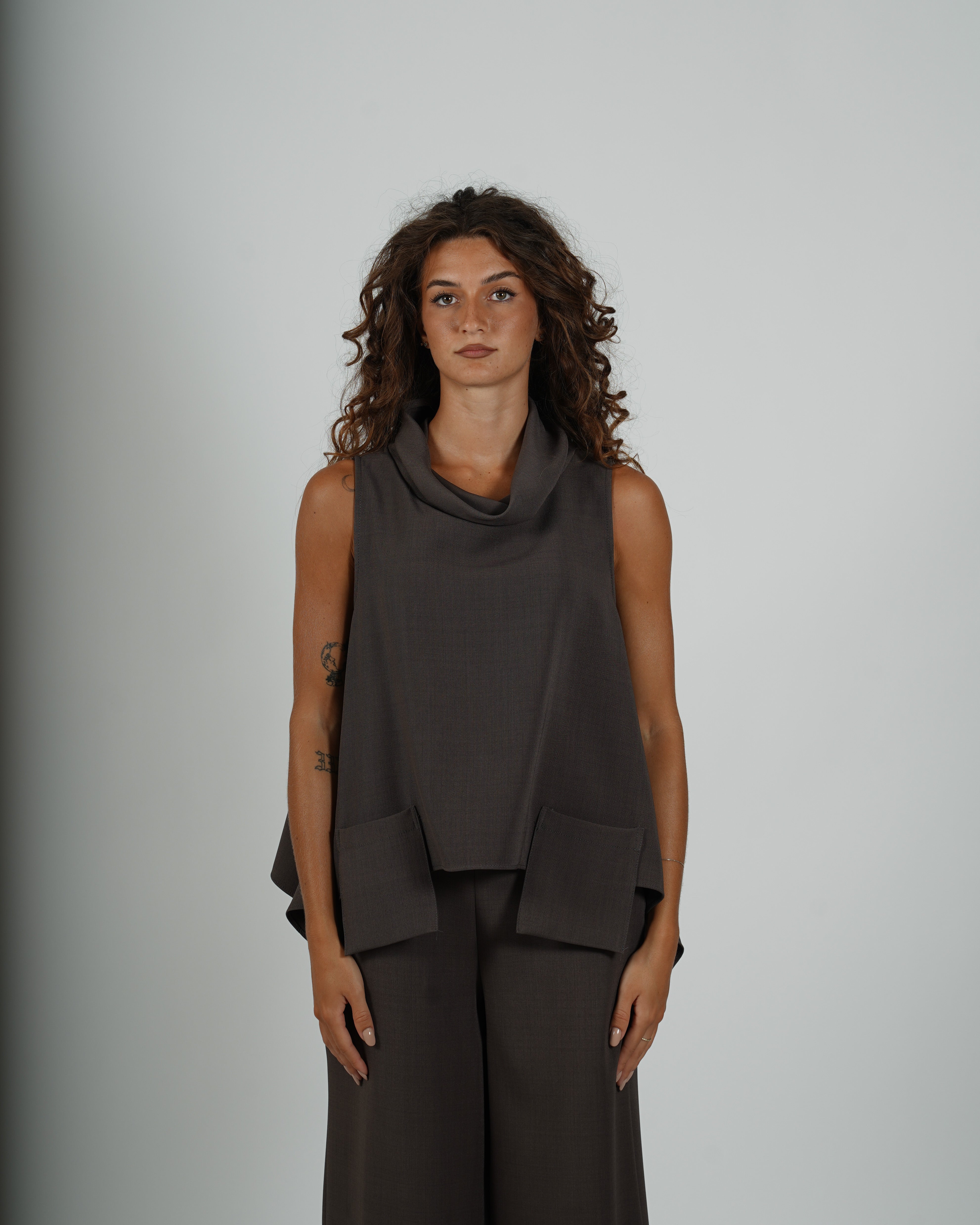 Blusa smanicata scollo a gronda - Mirata