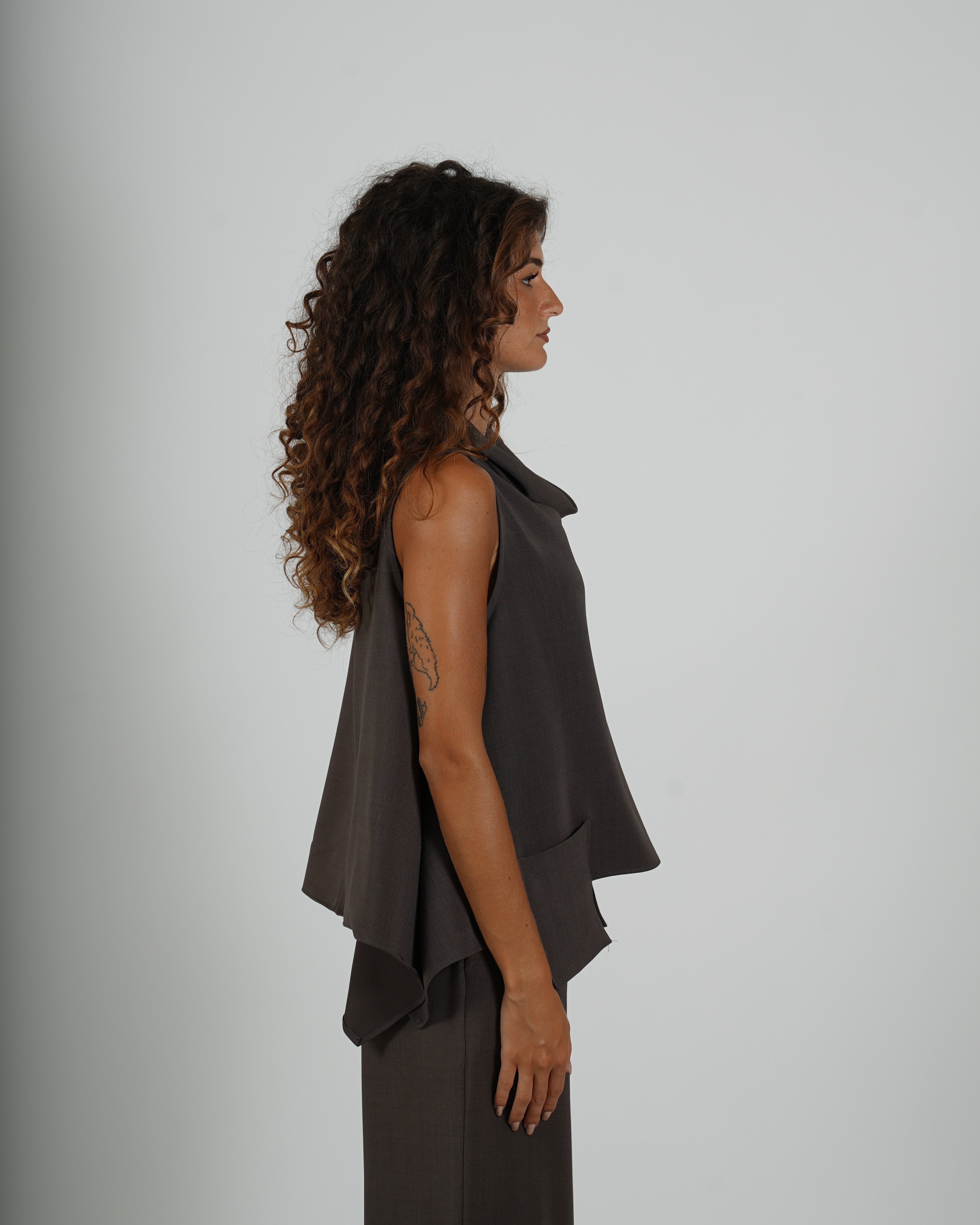 Blusa smanicata scollo a gronda - Mirata